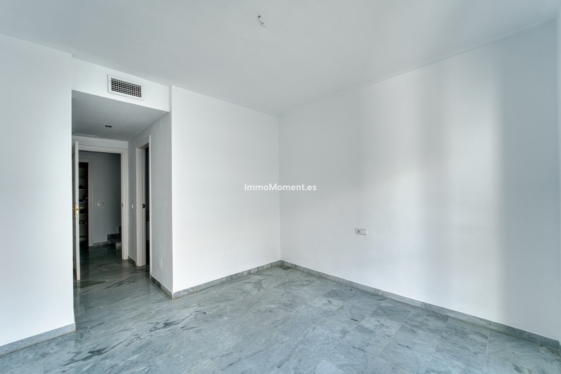 Resale - Apartment - Marbella - Guadalmina Baja
