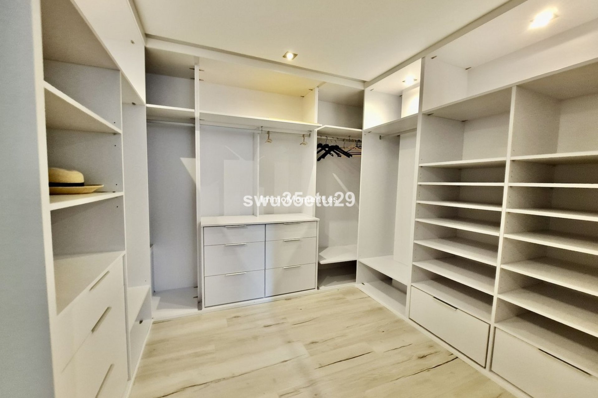 Resale - Apartment - Marbella - La Mairena