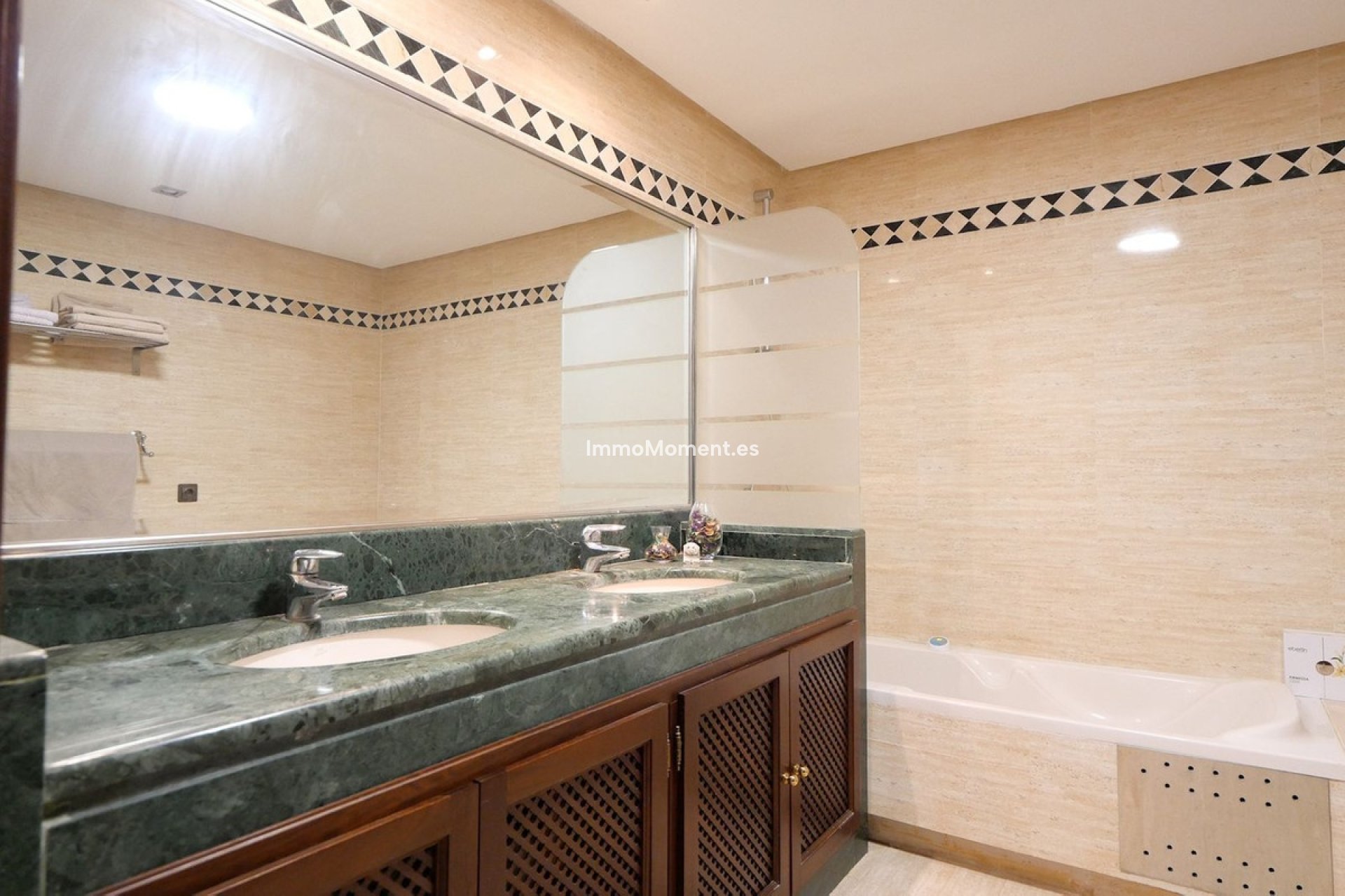 Resale - Apartment - Marbella - La Mairena