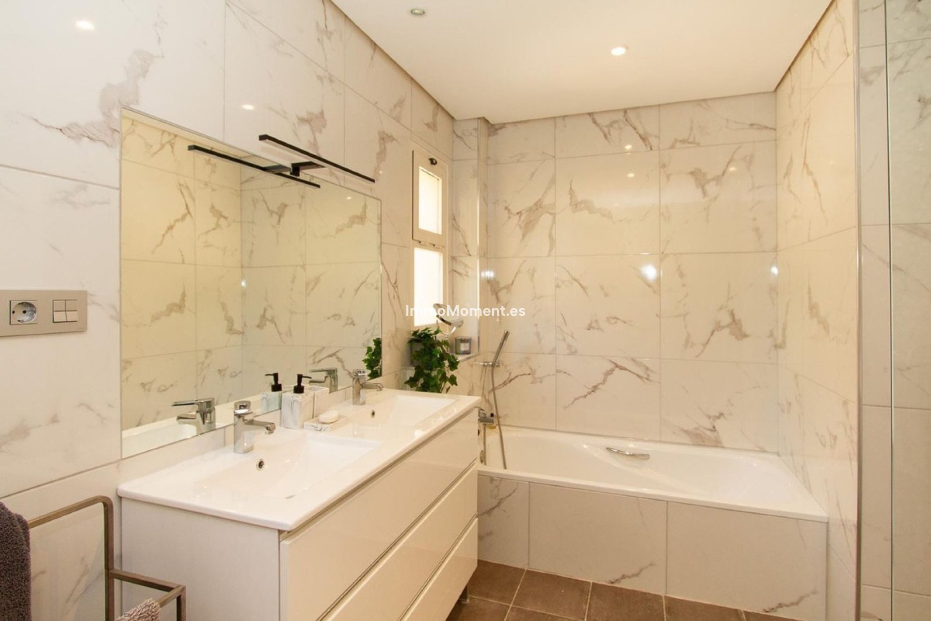 Resale - Apartment - Marbella - La Mairena