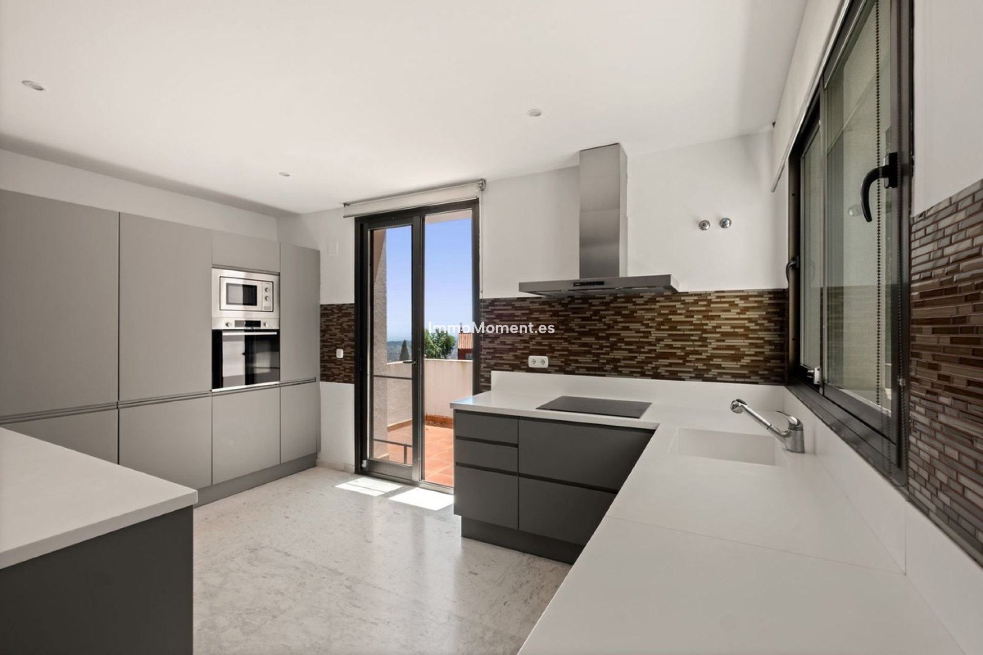 Resale - Apartment - Marbella - La Mairena