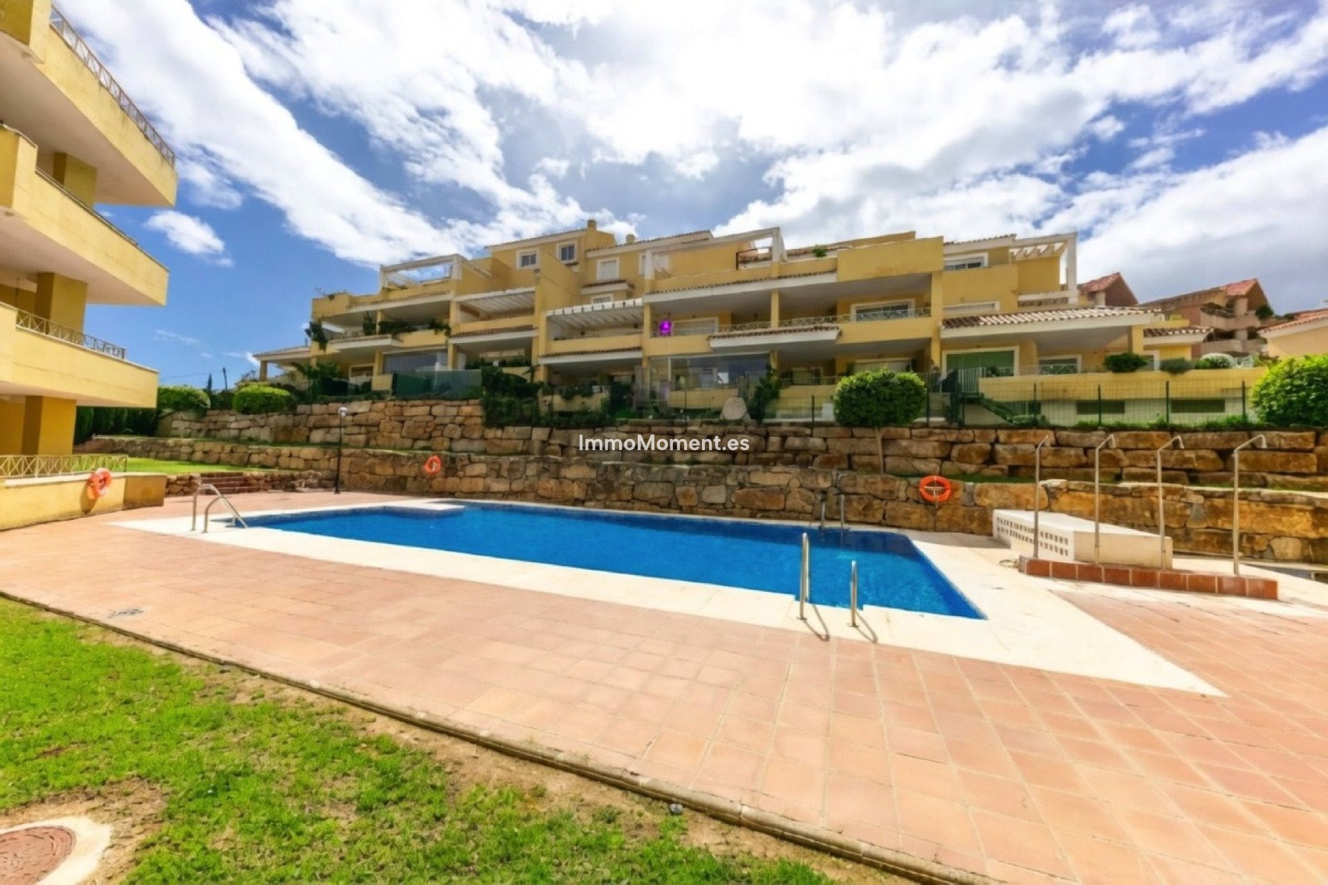 Resale - Apartment - Marbella - Las Brisas