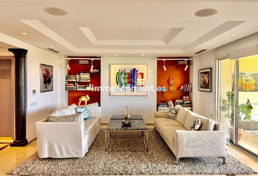 Resale - Apartment - Marbella - Nueva Andalucía