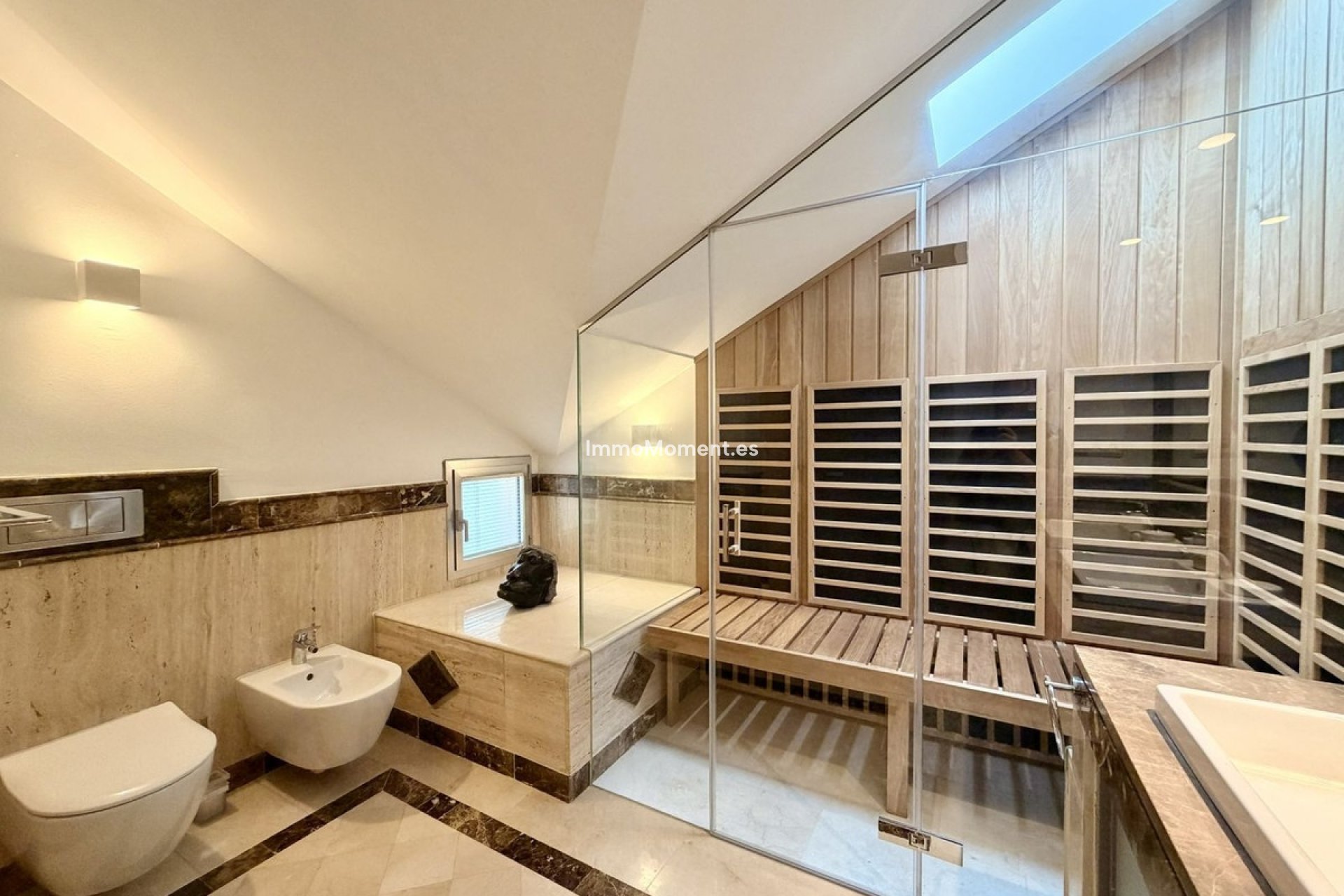 Resale - Apartment - Marbella - Nueva Andalucía