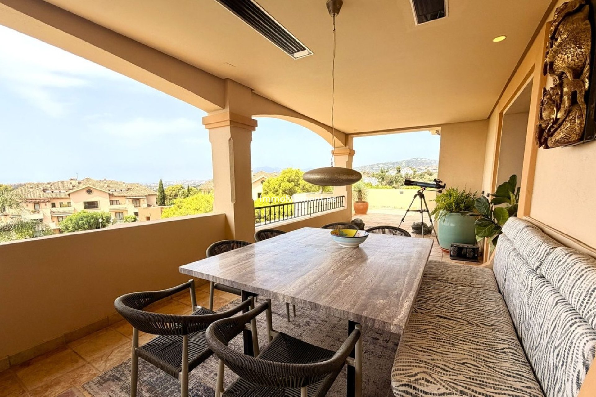 Resale - Apartment - Marbella - Nueva Andalucía