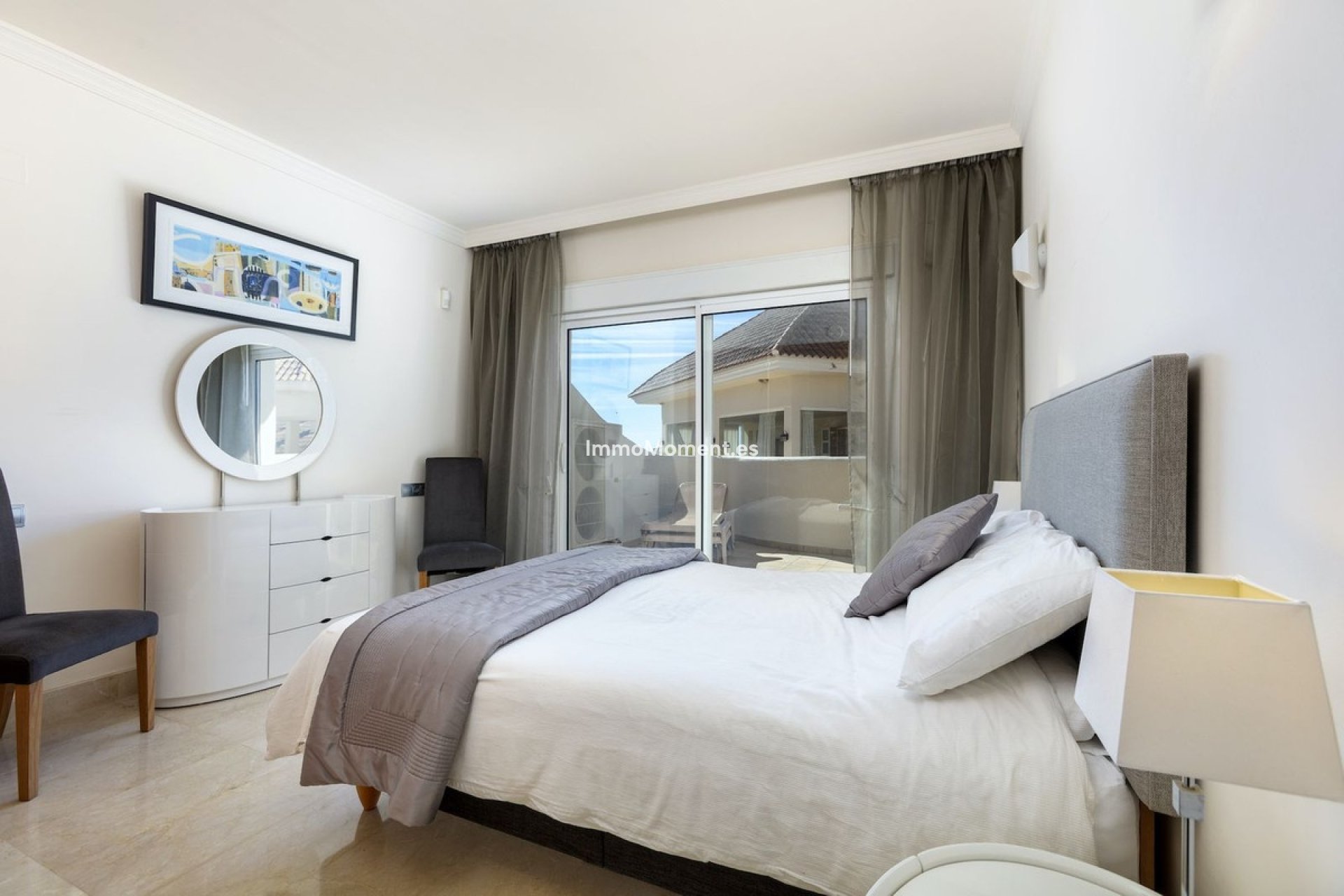 Resale - Apartment - Marbella - Nueva Andalucía