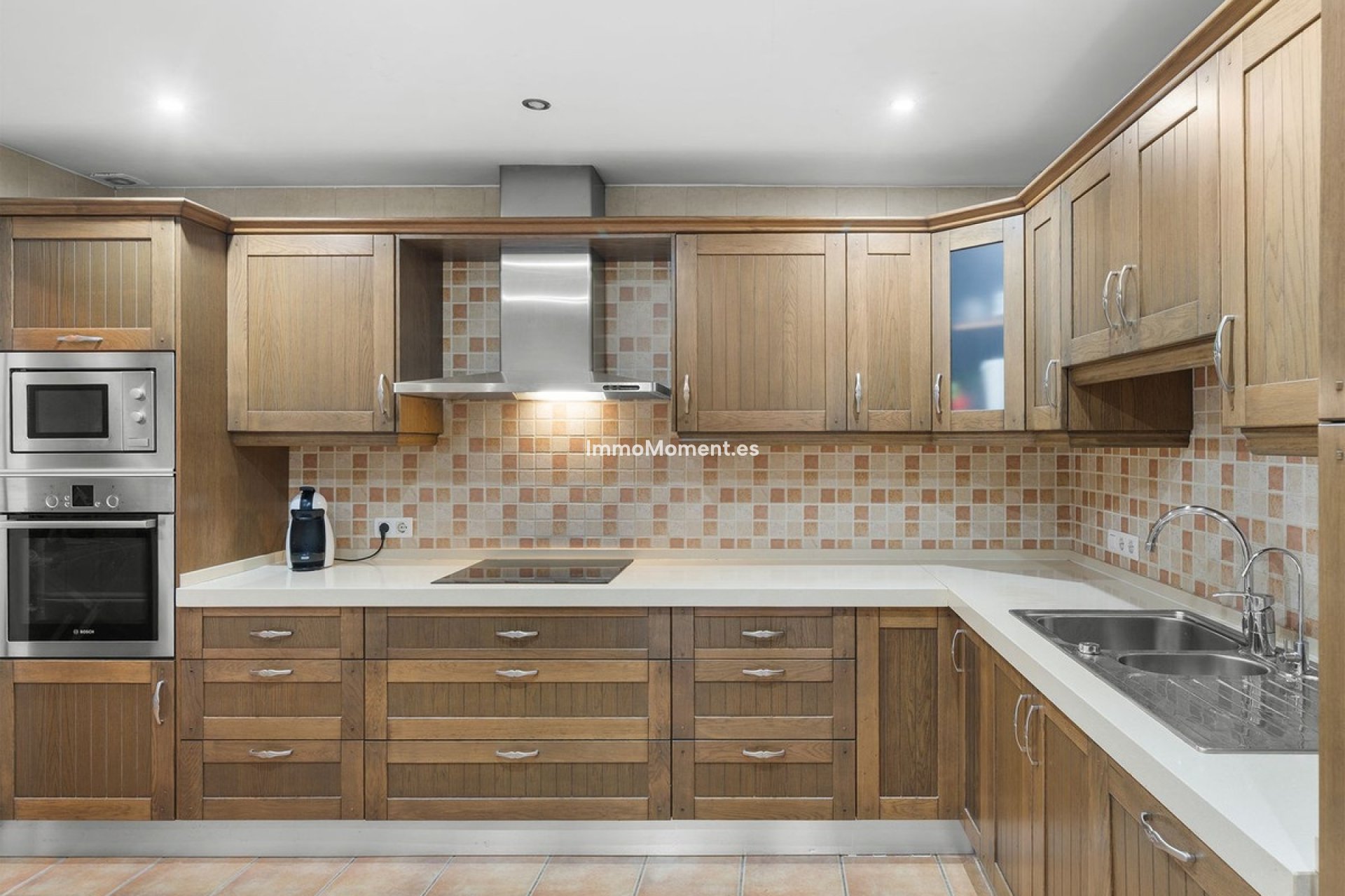 Resale - Apartment - Marbella - Nueva Andalucía