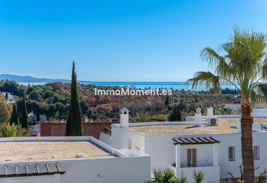 Resale - Apartment - Marbella - Nueva Andalucía
