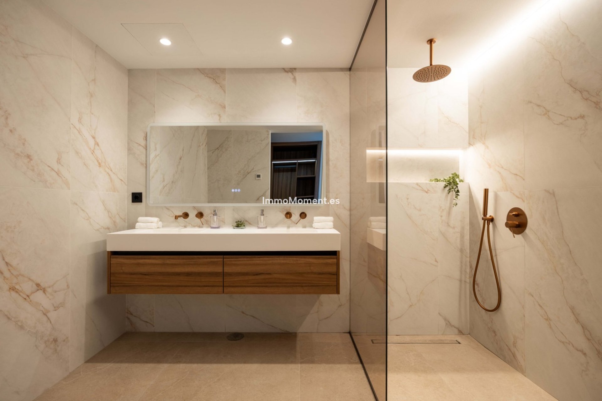 Resale - Apartment - Marbella - Nueva Andalucía