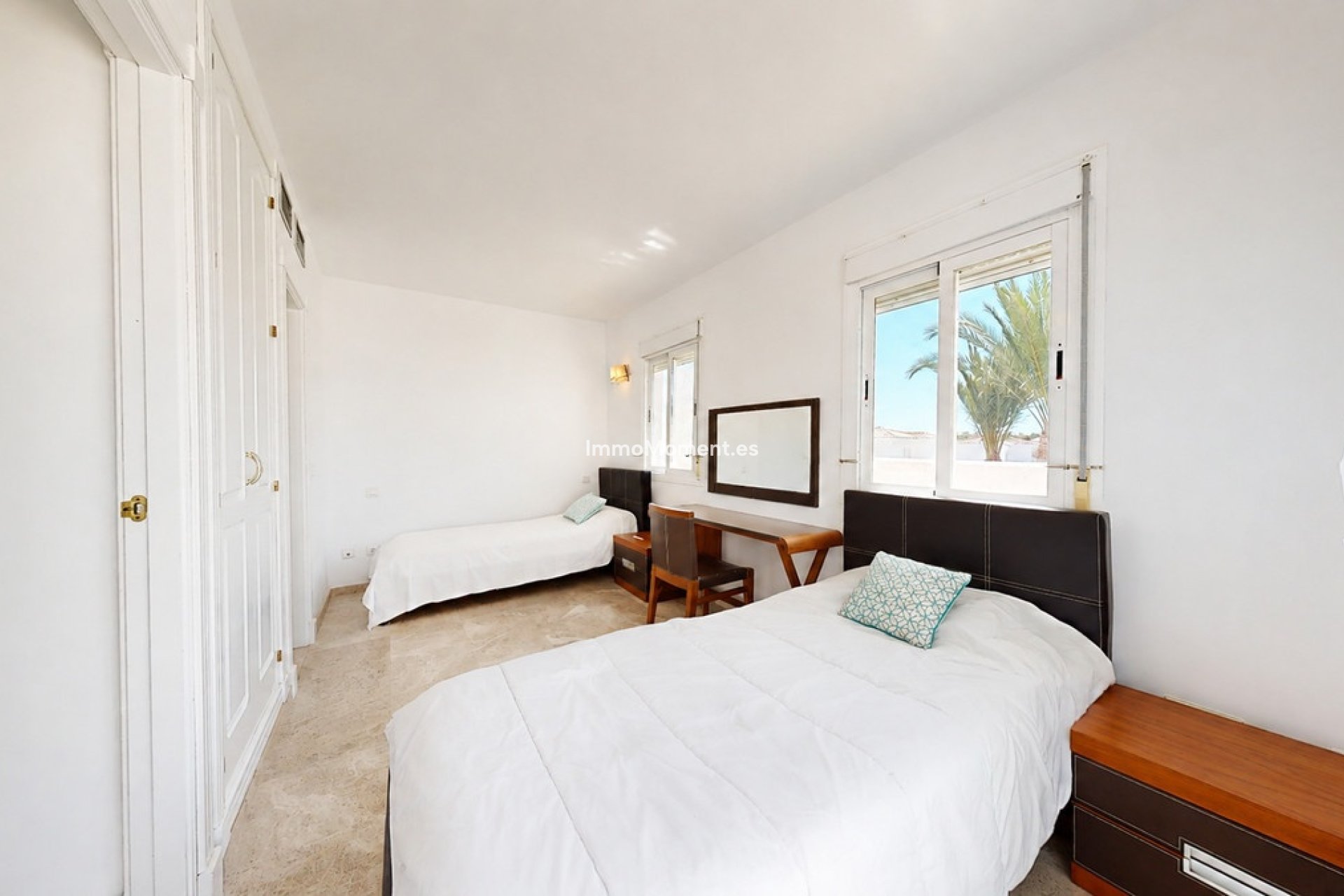 Resale - Apartment - Marbella - Nueva Andalucía