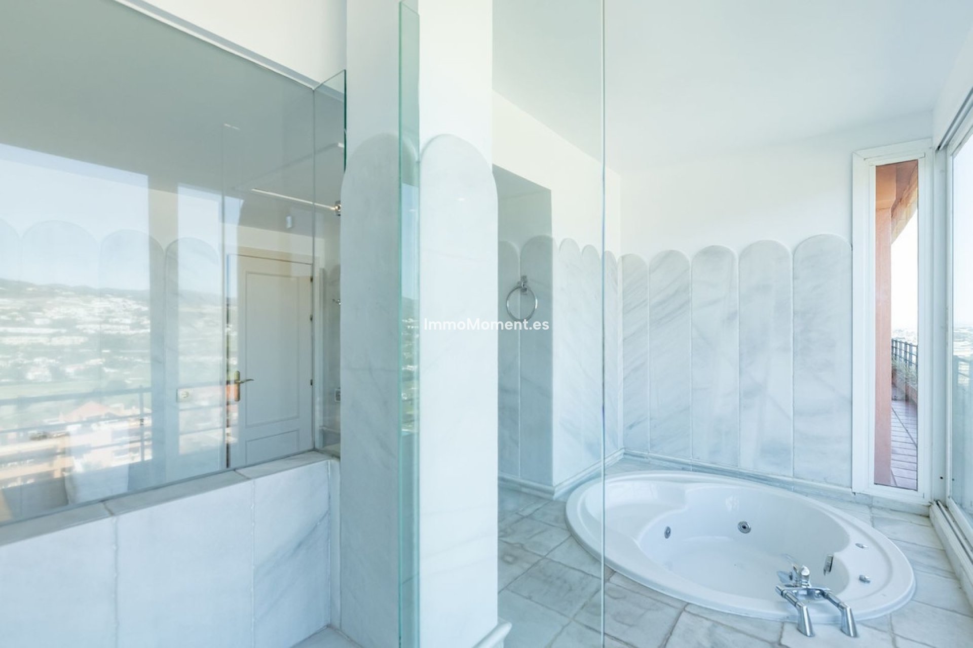 Resale - Apartment - Marbella - Nueva Andalucía