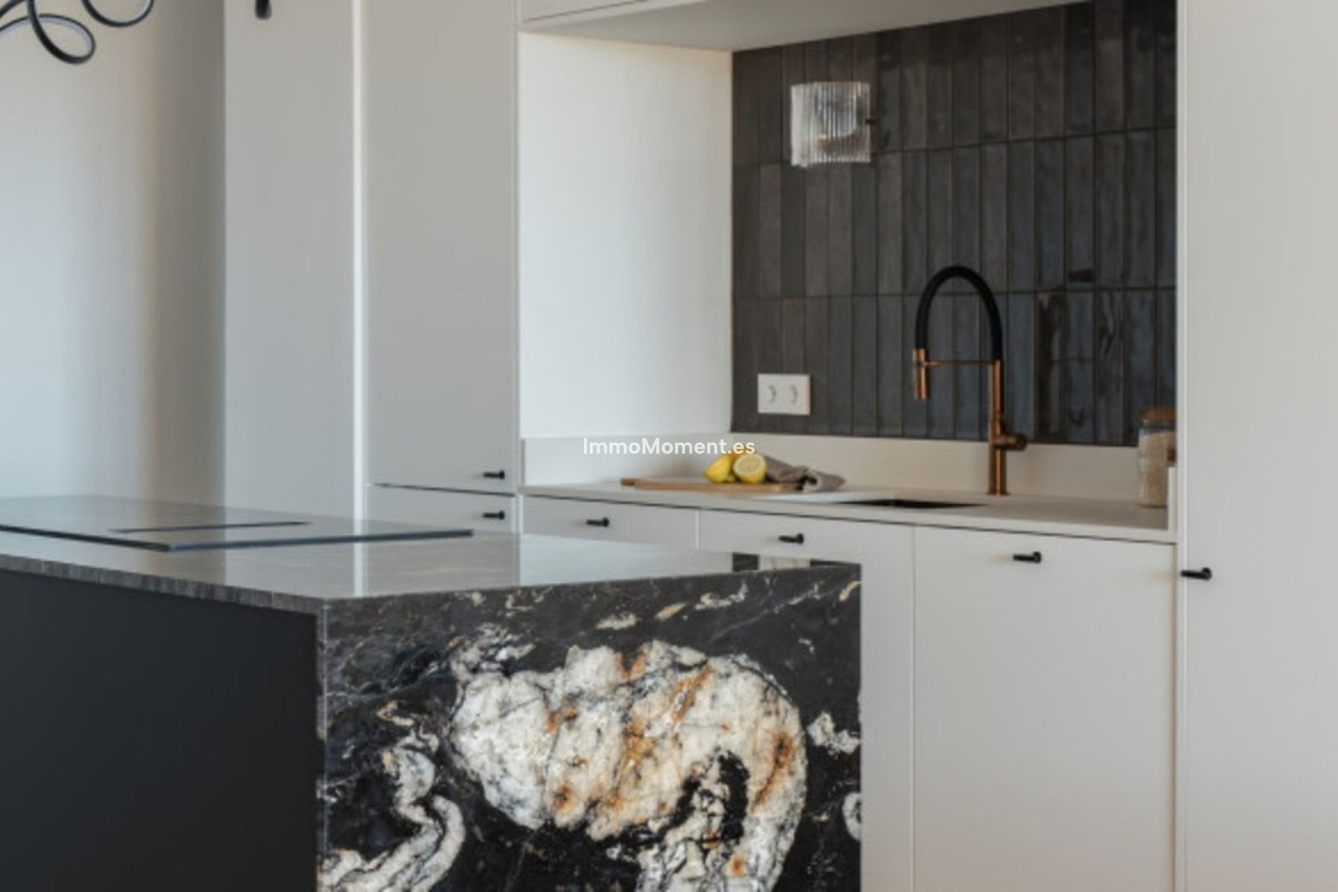 Resale - Apartment - Marbella - Nueva Andalucía