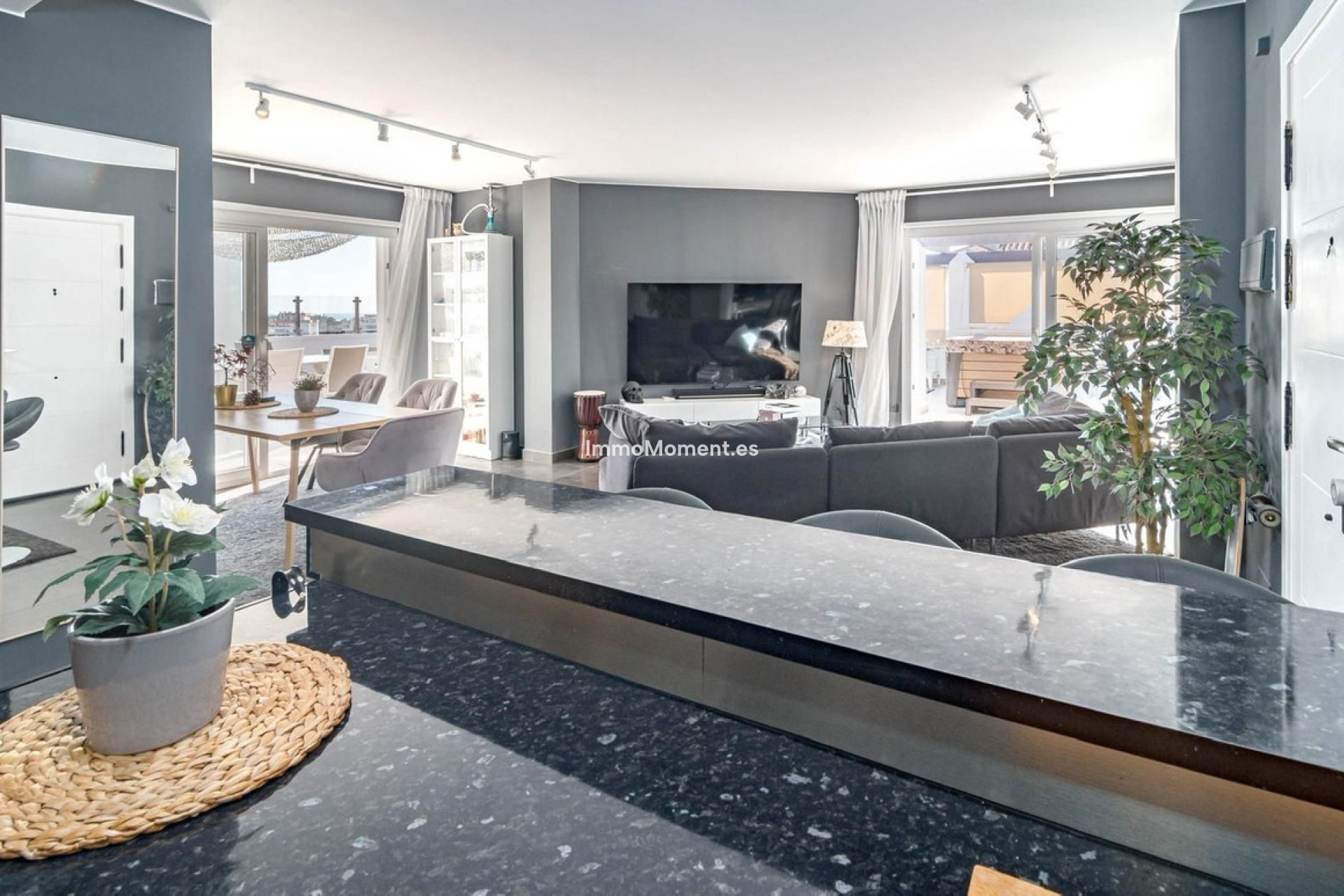 Resale - Apartment - Marbella - Nueva Andalucía