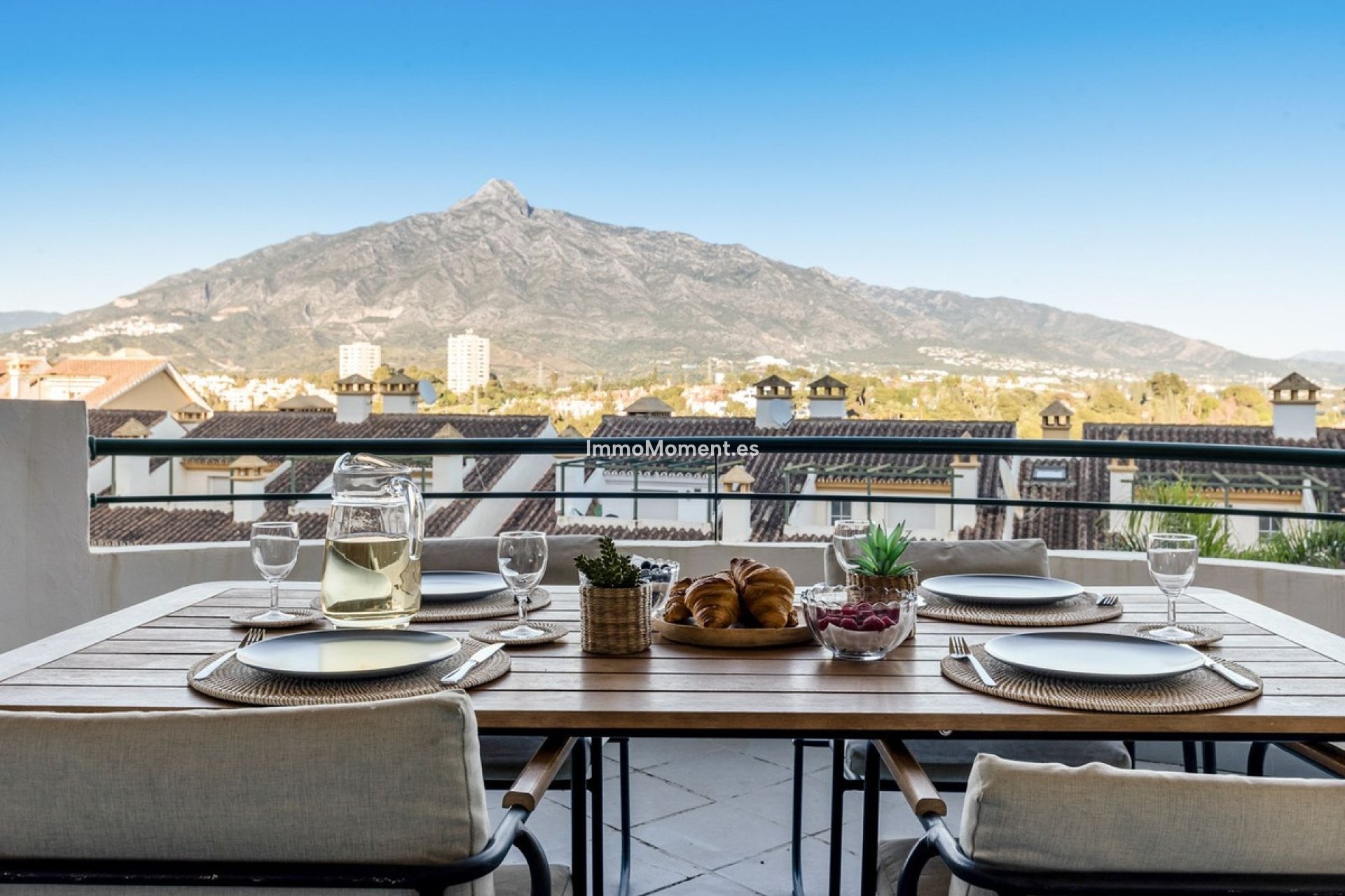 Resale - Apartment - Marbella - Nueva Andalucía