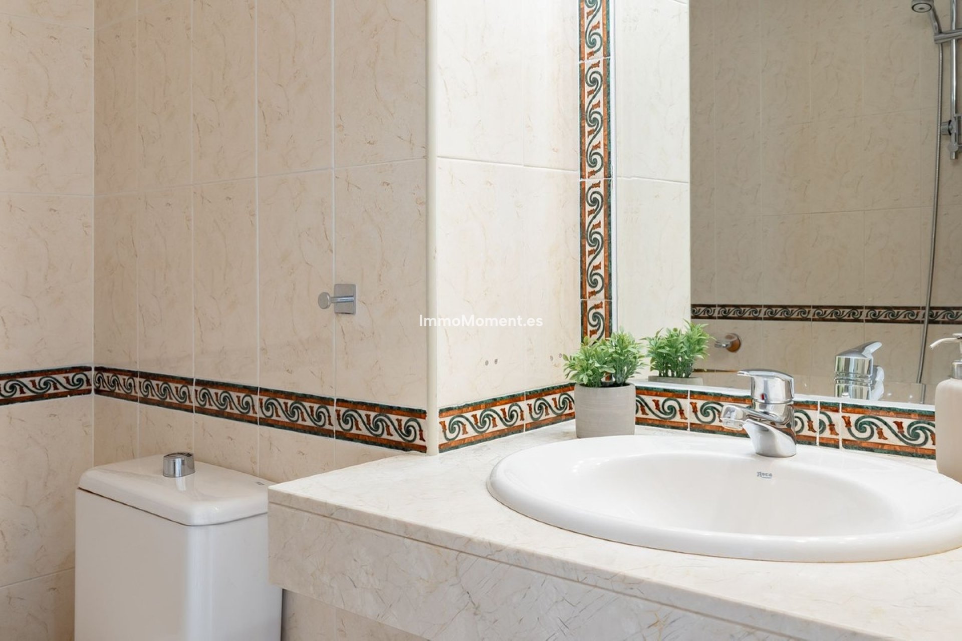 Resale - Apartment - Marbella - Nueva Andalucía