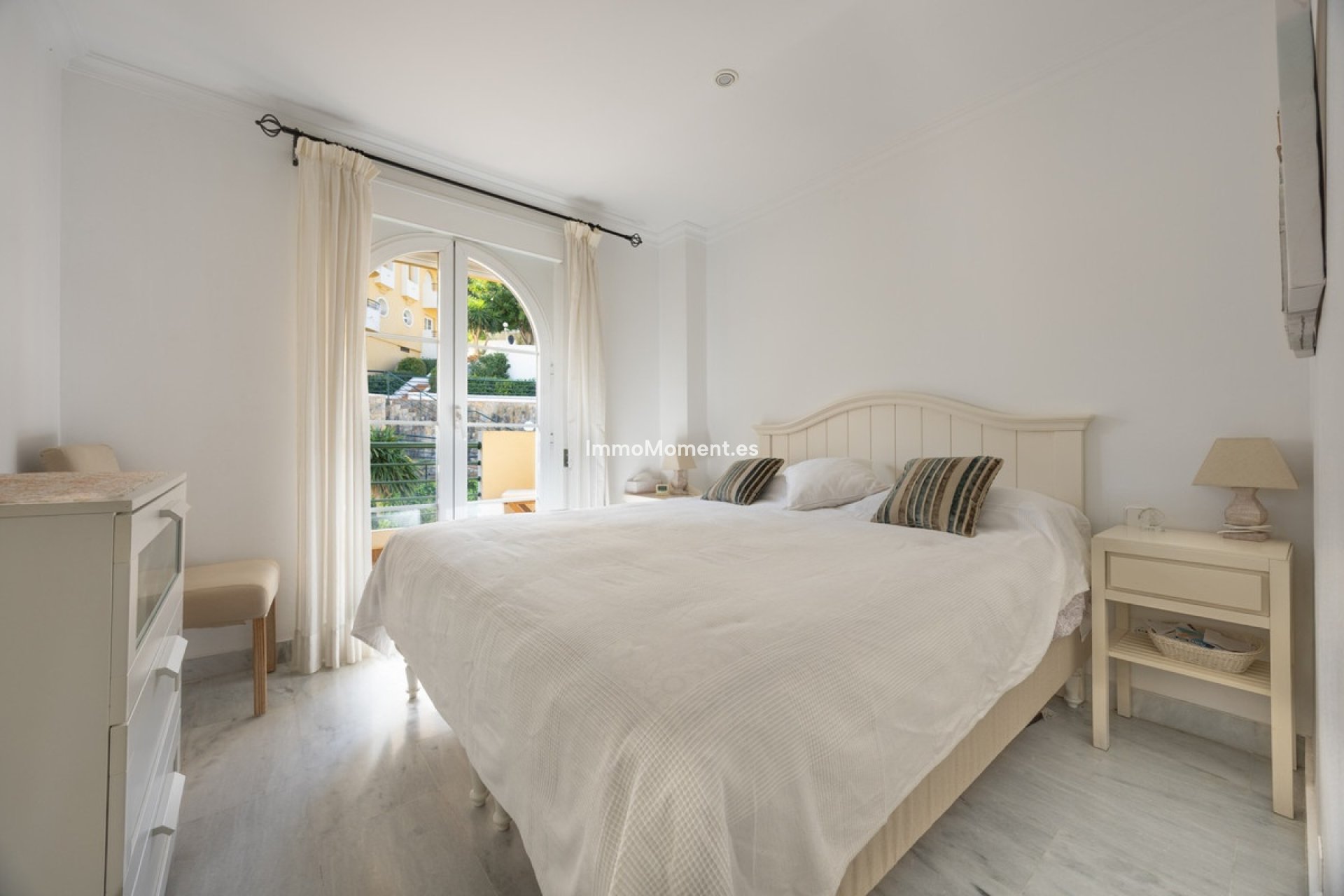 Resale - Apartment - Marbella - Nueva Andalucía