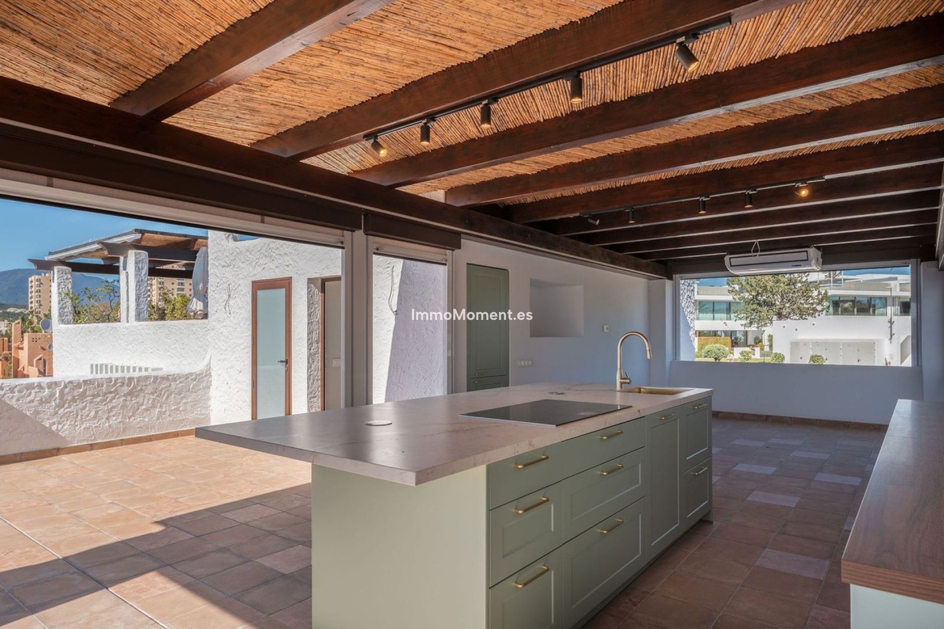 Resale - Apartment - Marbella - Nueva Andalucía