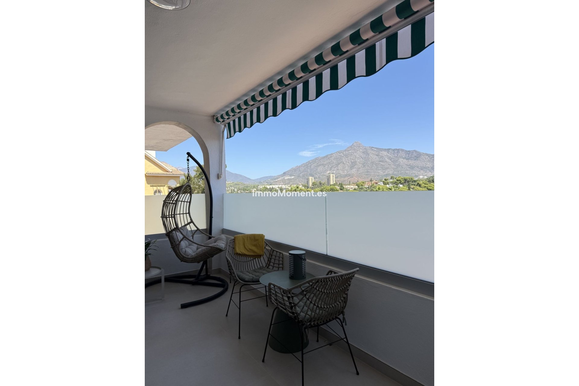Resale - Apartment - Marbella - Nueva Andalucía