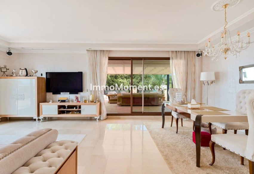 Resale - Apartment - Marbella - Nueva Andalucía