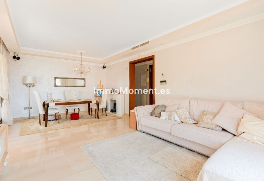 Resale - Apartment - Marbella - Nueva Andalucía