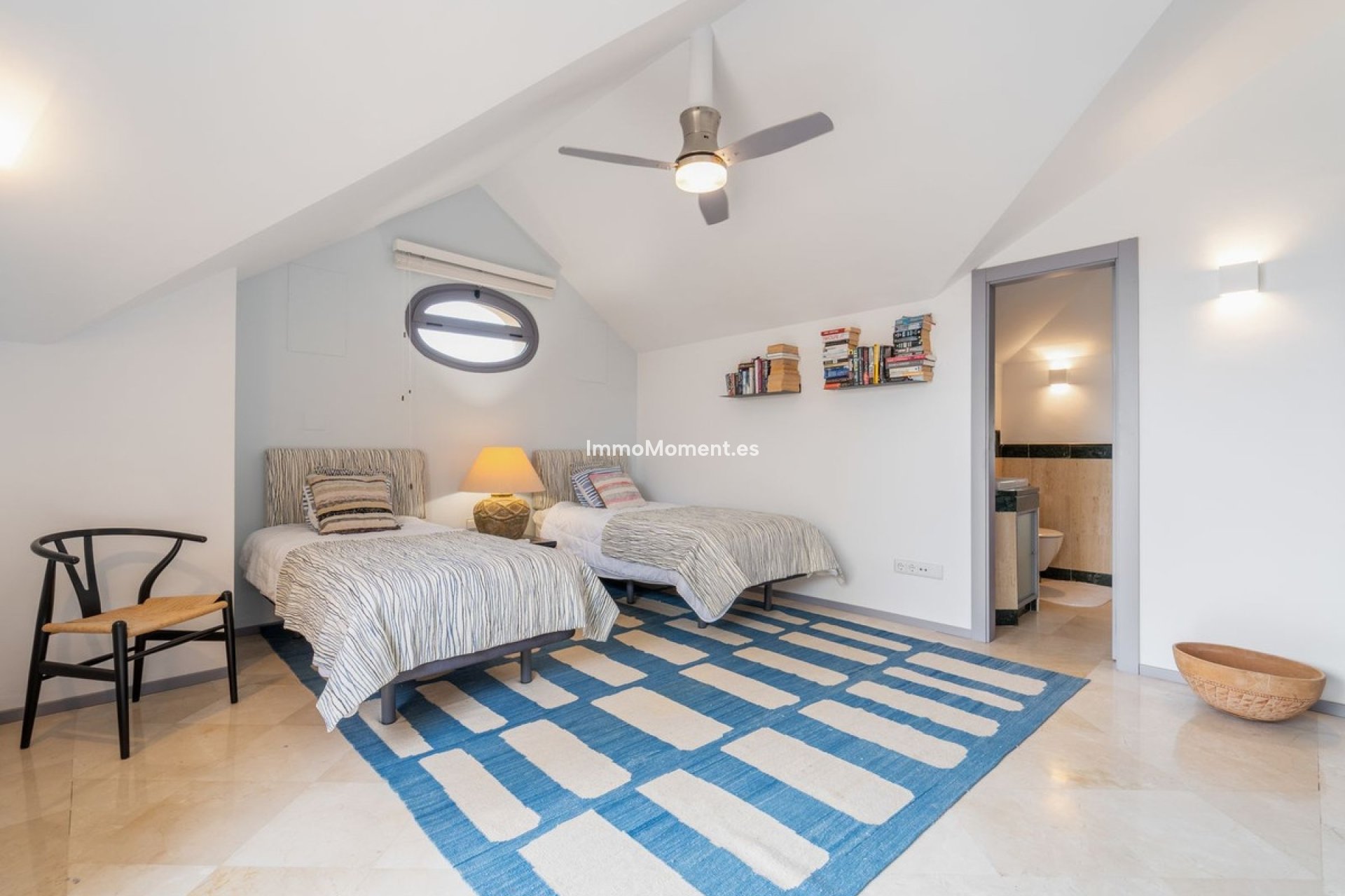 Resale - Apartment - Marbella - Nueva Andalucía