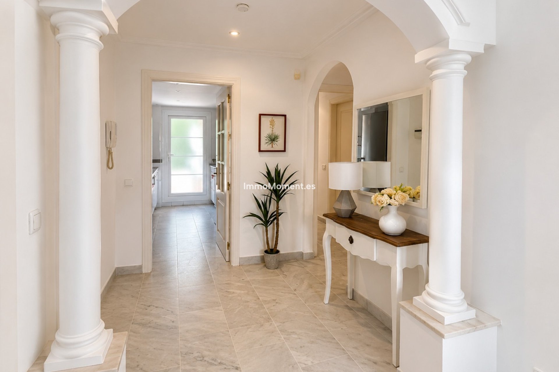 Resale - Apartment - Marbella - Nueva Andalucía