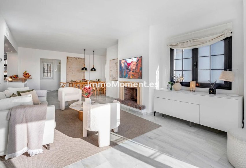 Resale - Apartment - Marbella - Nueva Andalucía