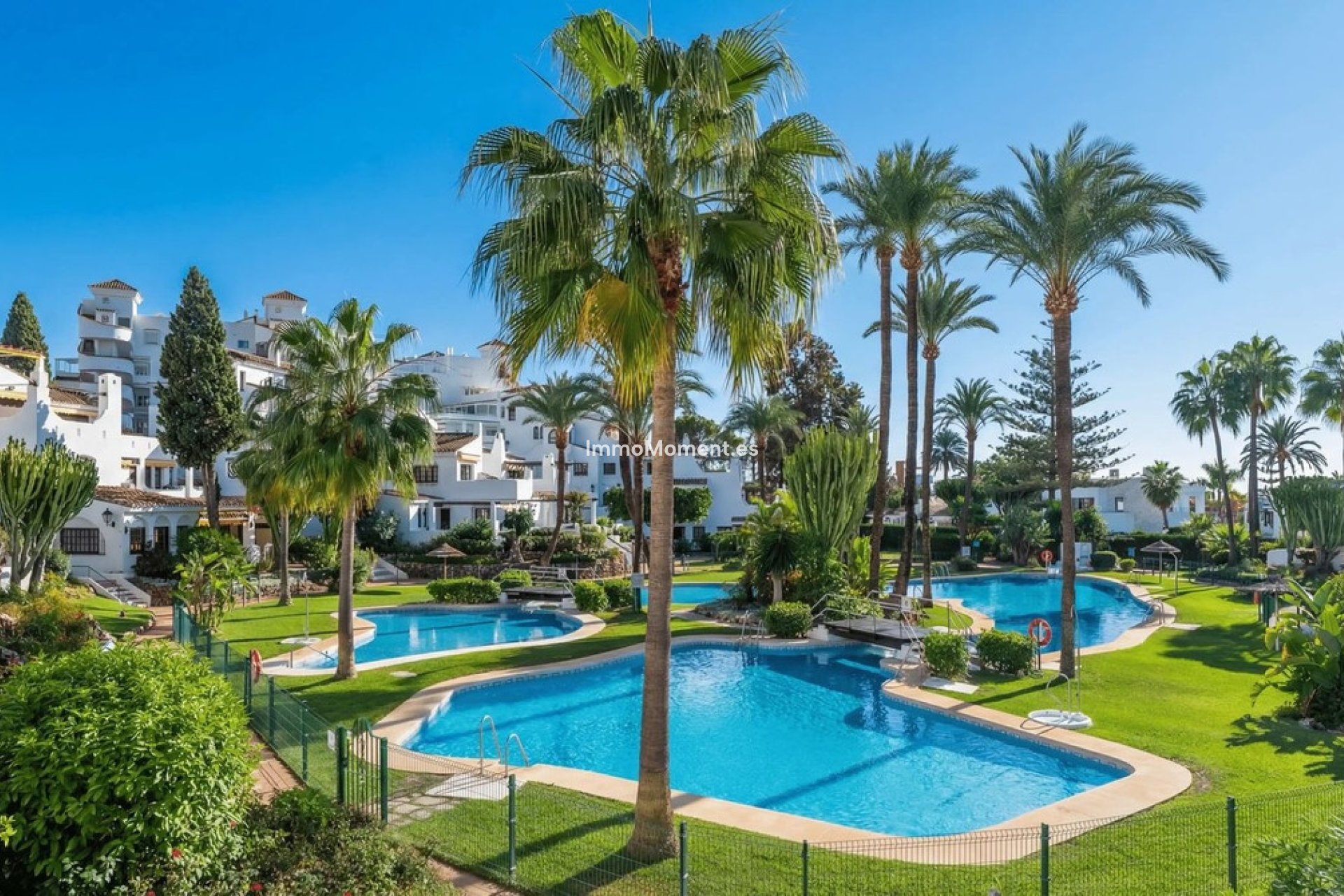 Resale - Apartment - Marbella - Nueva Andalucía
