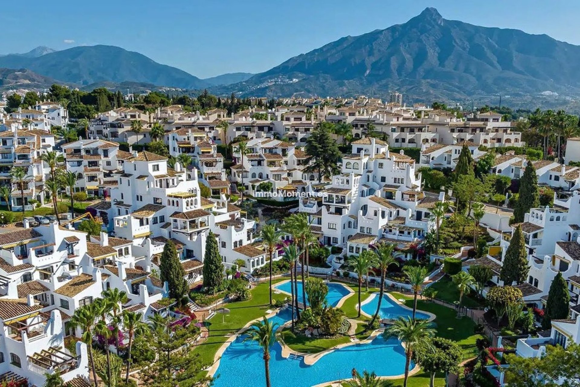 Resale - Apartment - Marbella - Nueva Andalucía