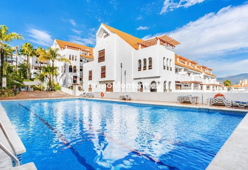 Resale - Apartment - Marbella - Nueva Andalucía