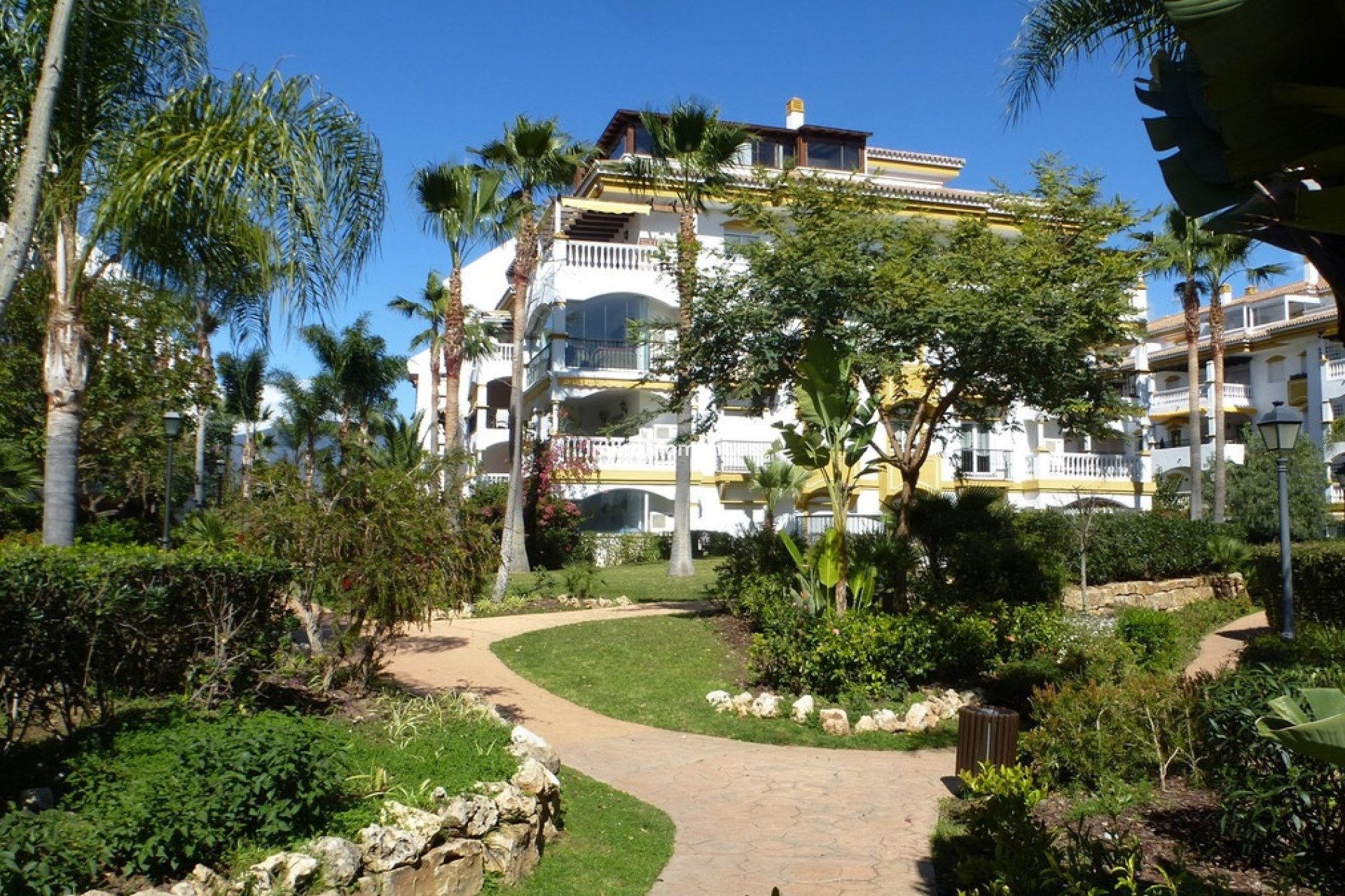 Resale - Apartment - Marbella - Nueva Andalucía