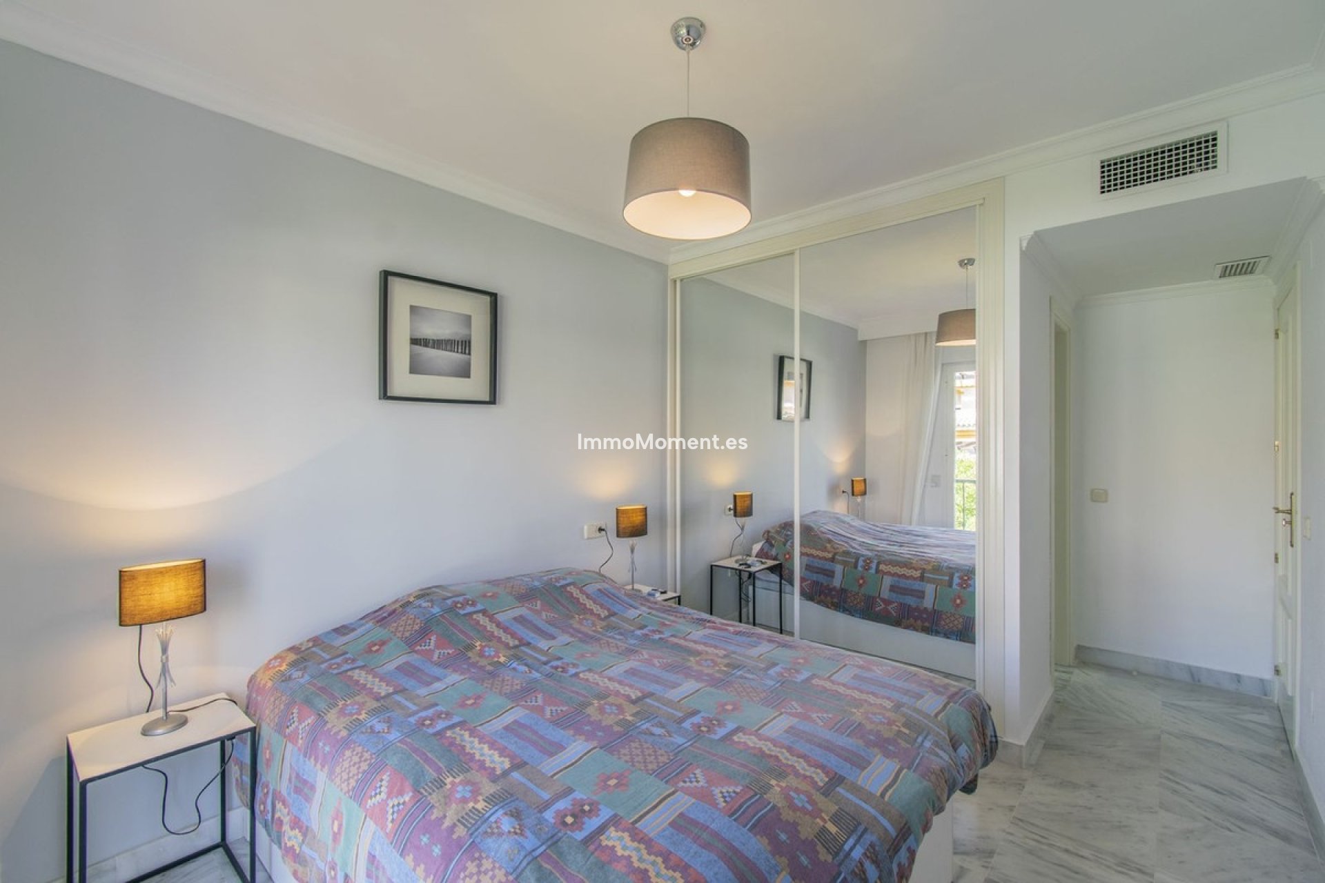 Resale - Apartment - Marbella - Nueva Andalucía