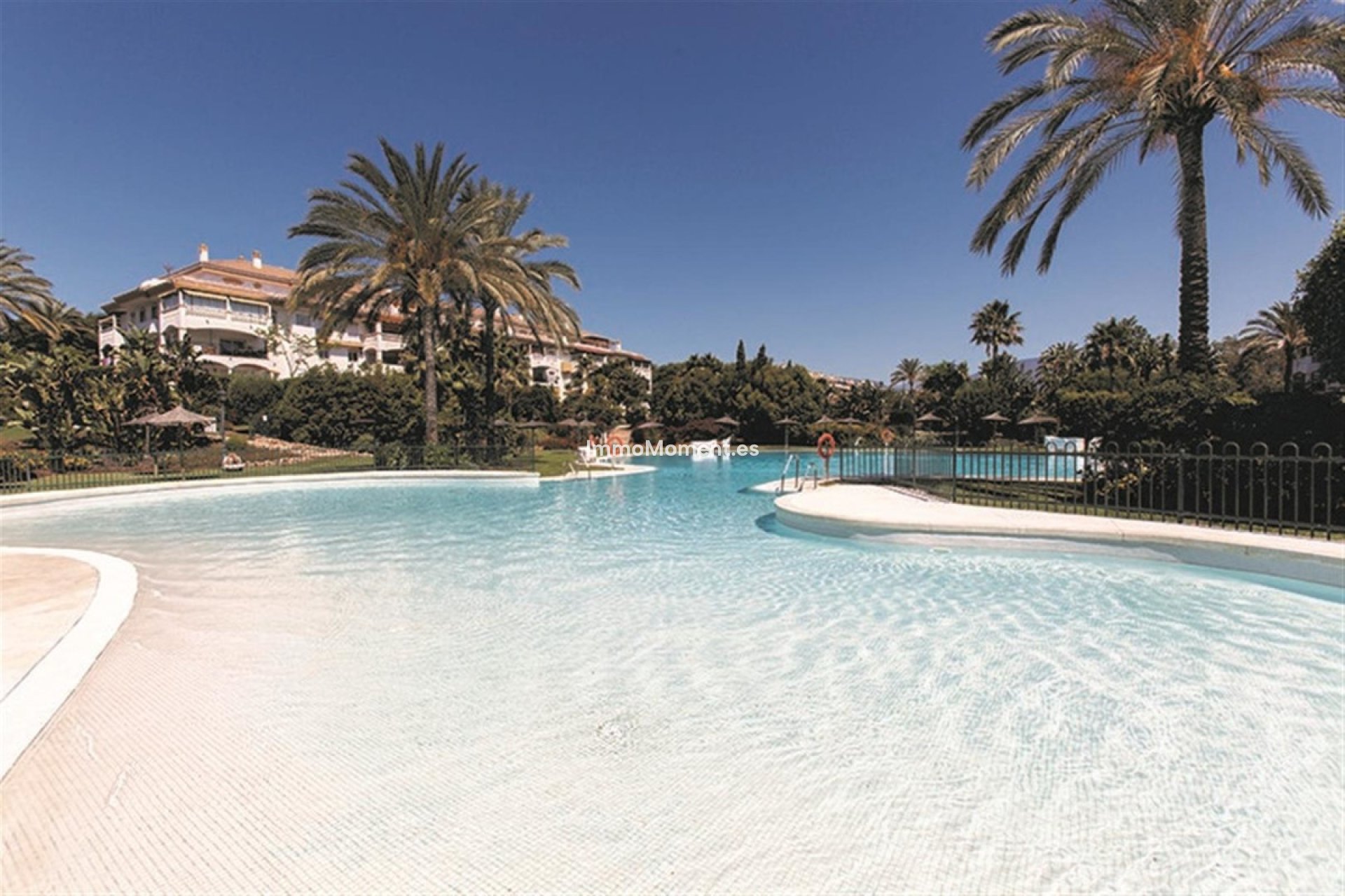 Resale - Apartment - Marbella - Nueva Andalucía