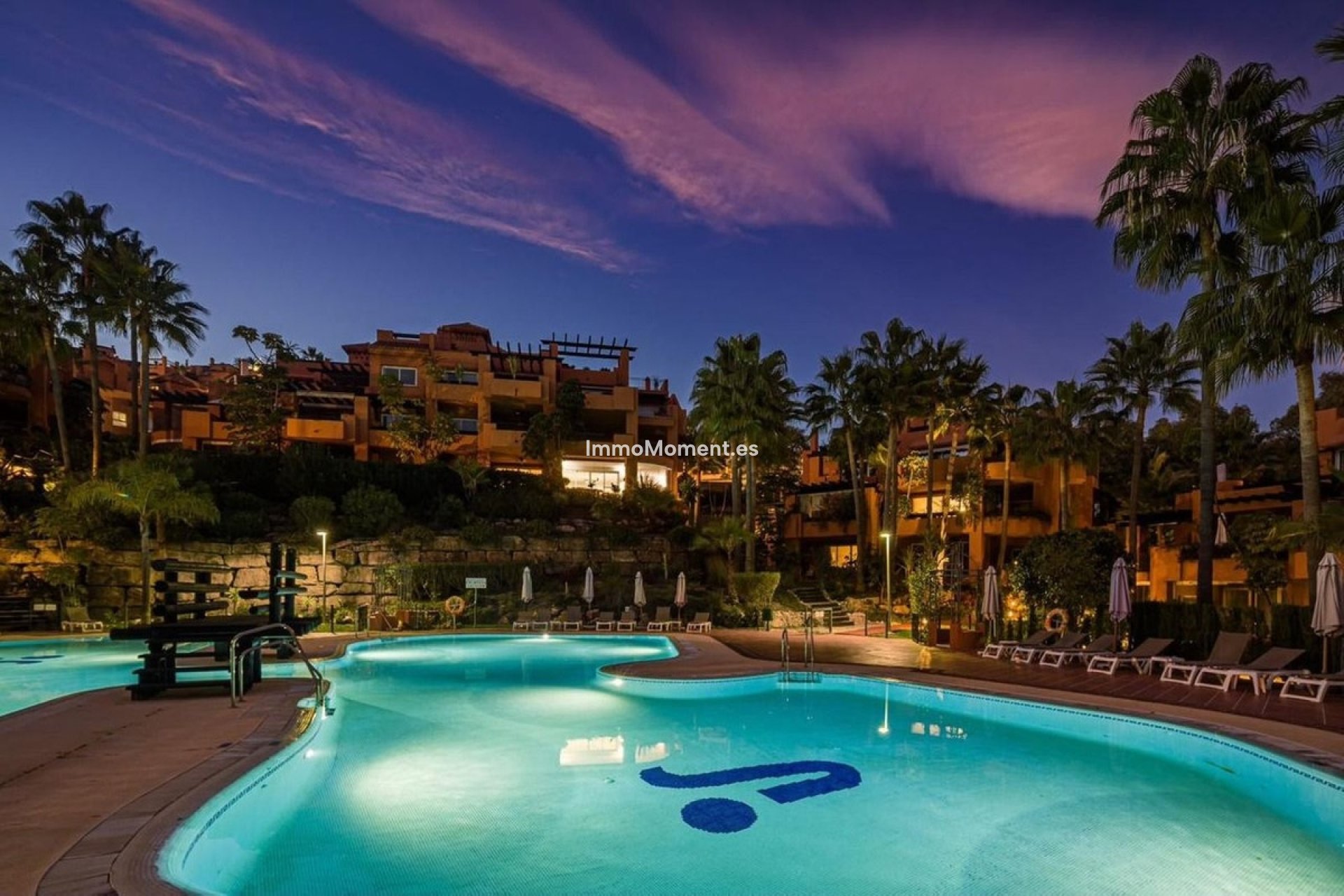 Resale - Apartment - Marbella - Nueva Andalucía