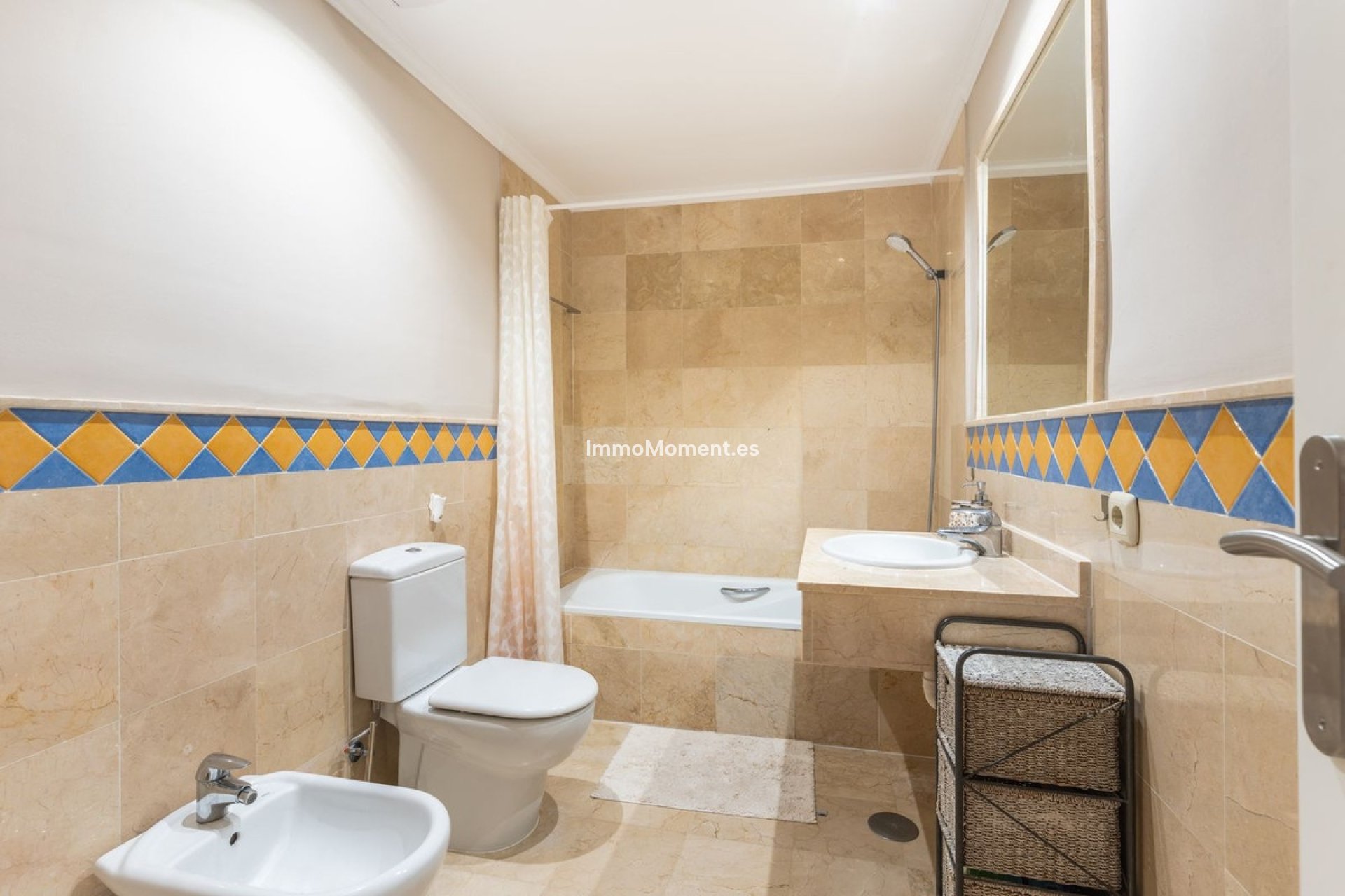 Resale - Apartment - Marbella - Nueva Andalucía