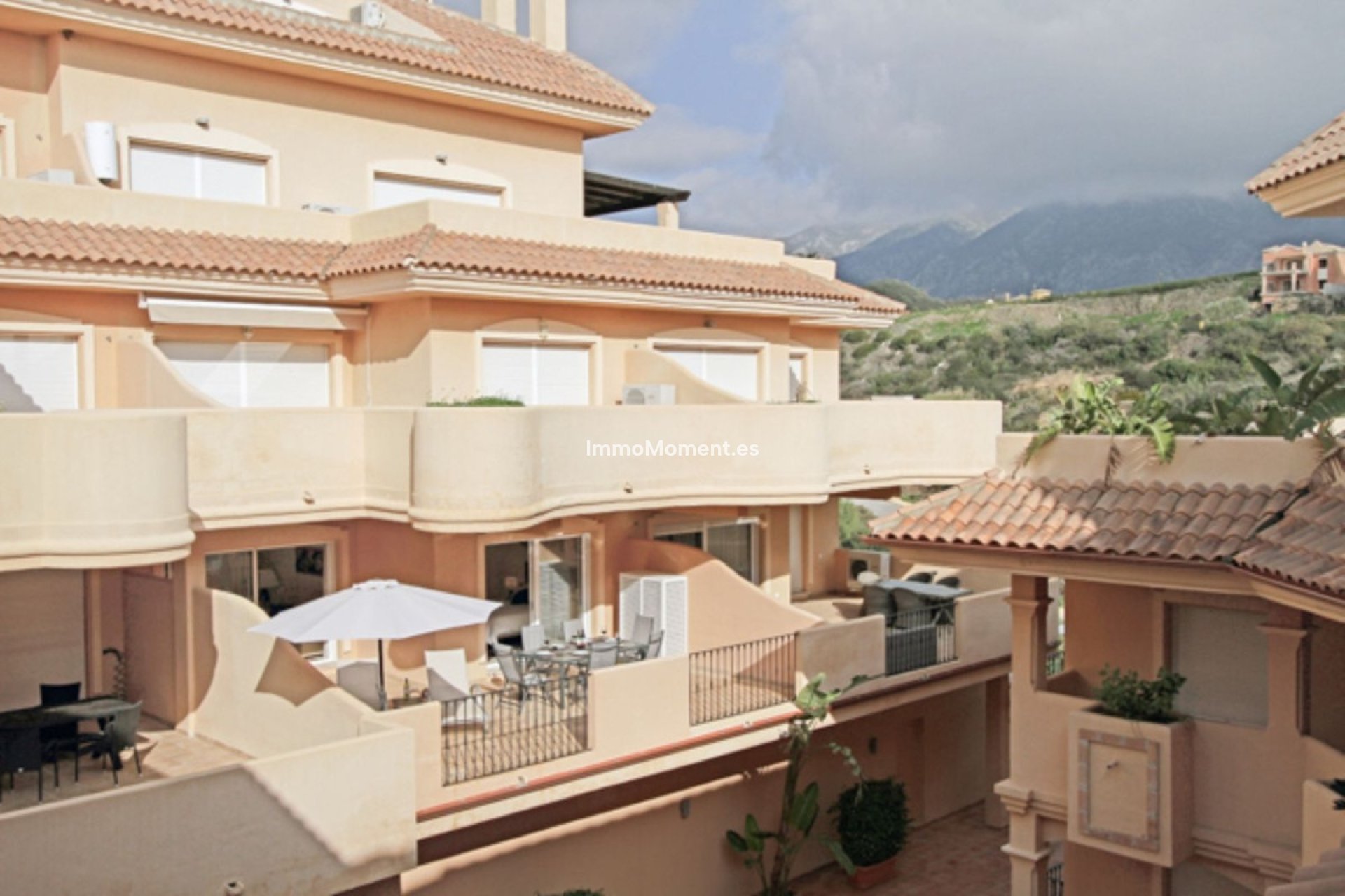 Resale - Apartment - Marbella - Nueva Andalucía
