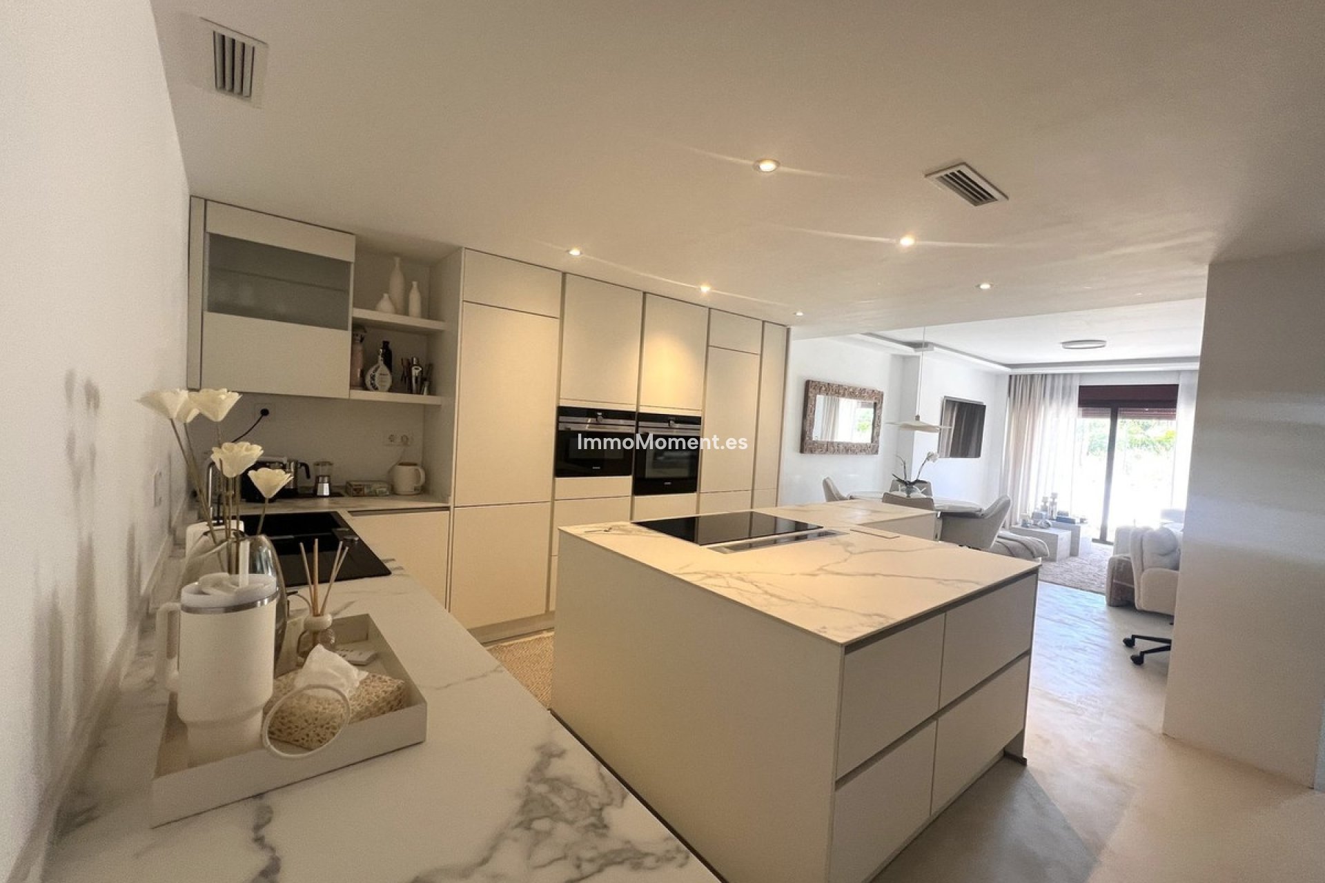 Resale - Apartment - Marbella - Nueva Andalucía