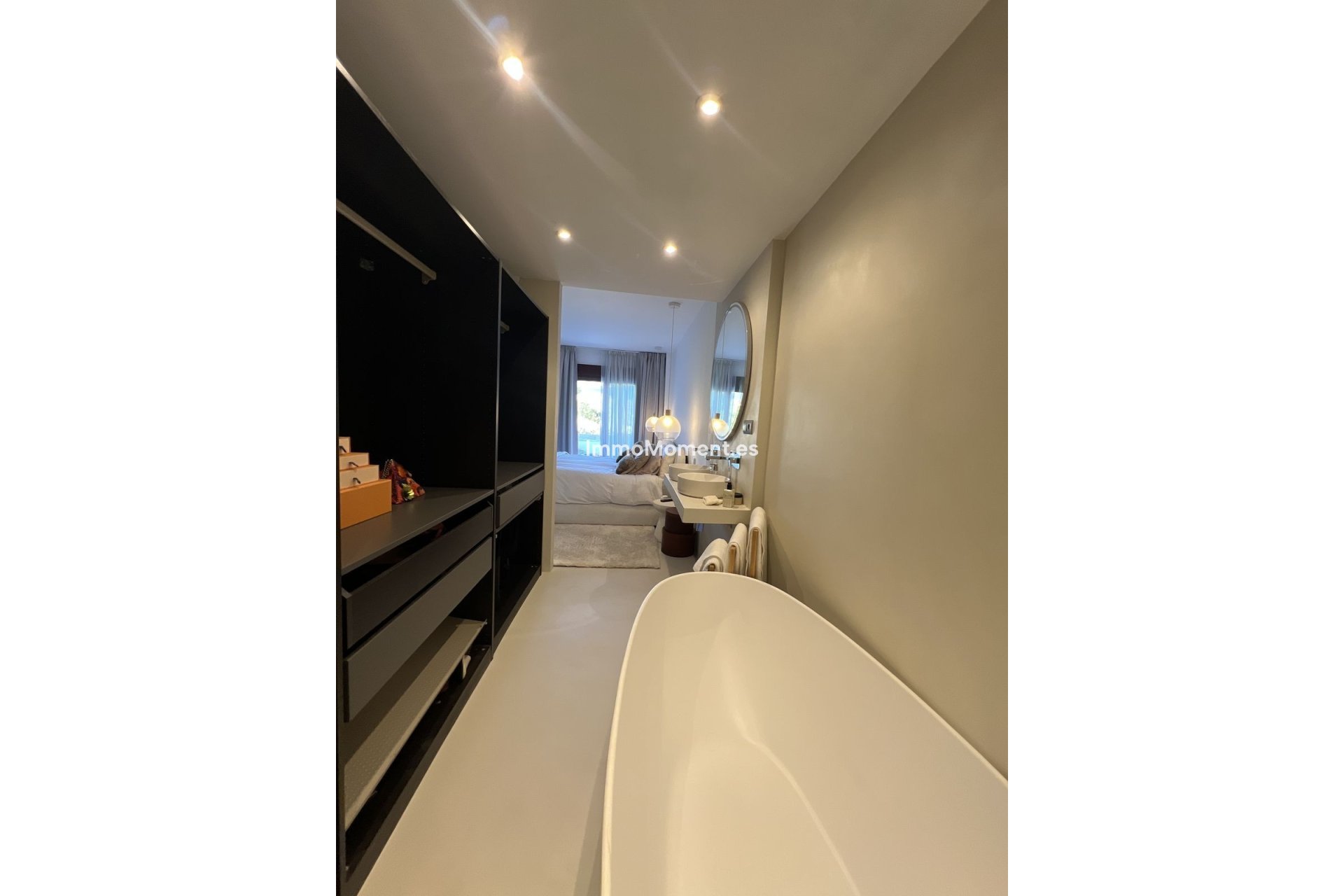 Resale - Apartment - Marbella - Nueva Andalucía