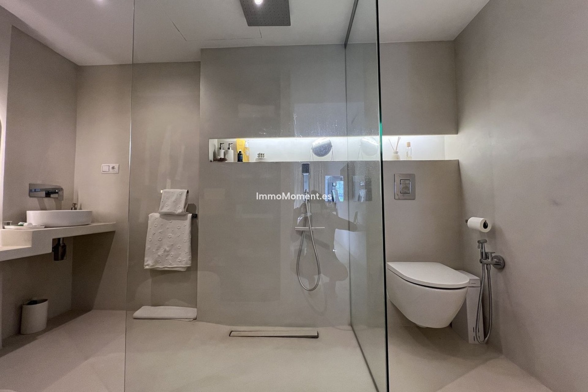 Resale - Apartment - Marbella - Nueva Andalucía