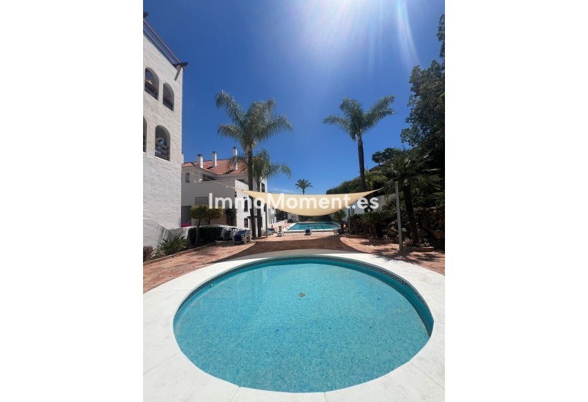 Resale - Apartment - Marbella - Nueva Andalucía