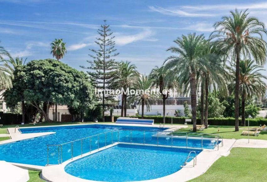 Resale - Apartment - Marbella - Nueva Andalucía
