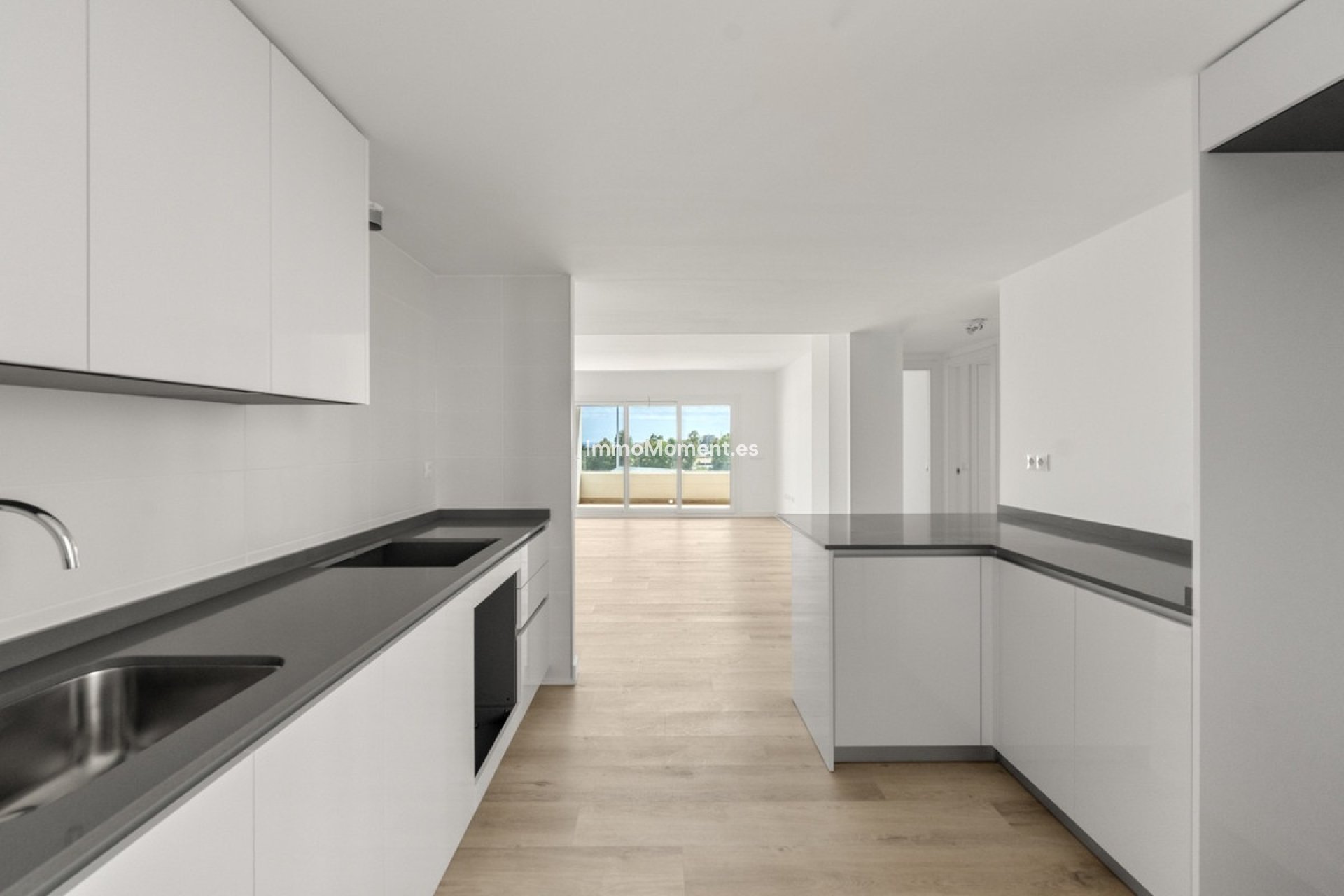Resale - Apartment - Marbella - Nueva Andalucía