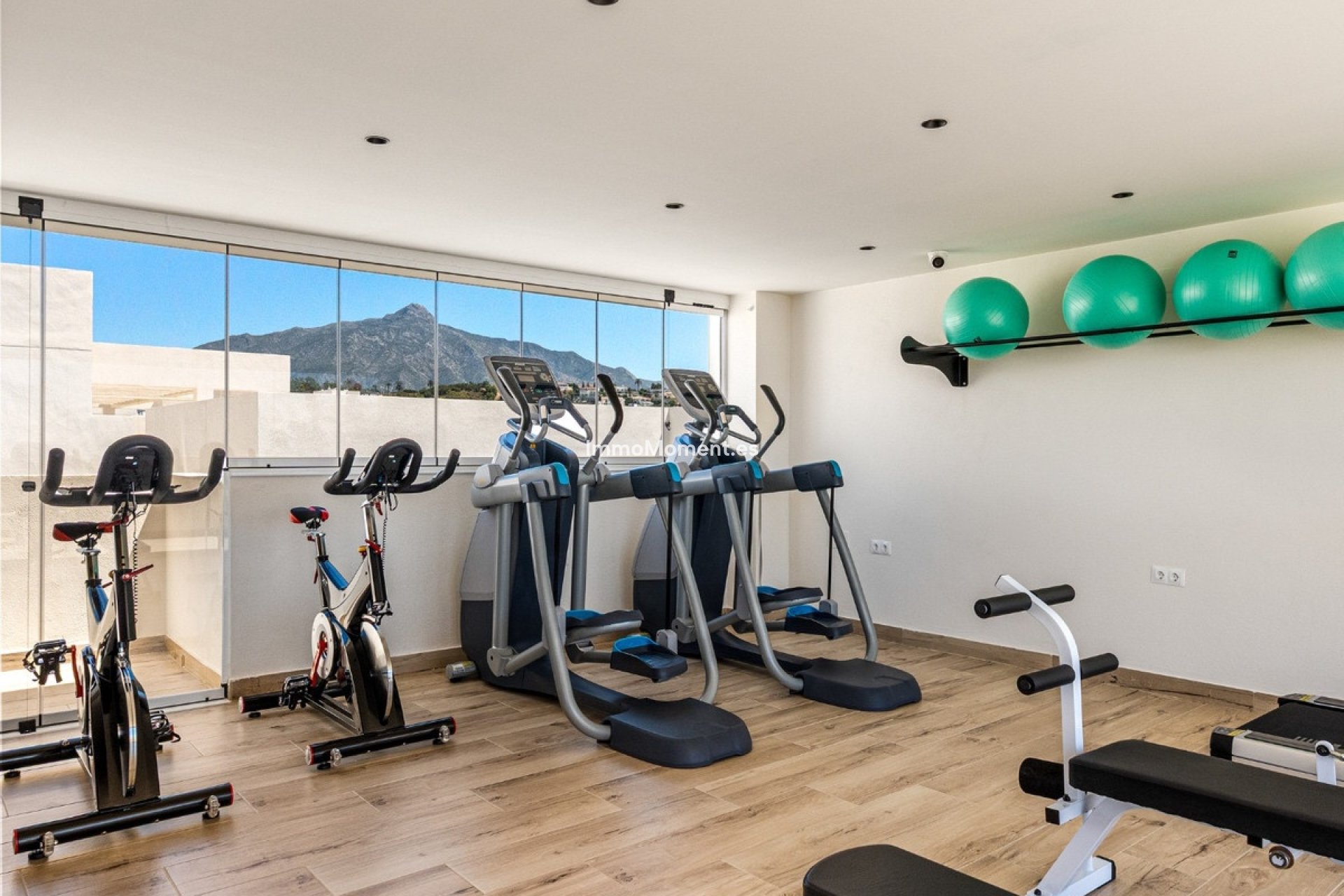 Resale - Apartment - Marbella - Nueva Andalucía