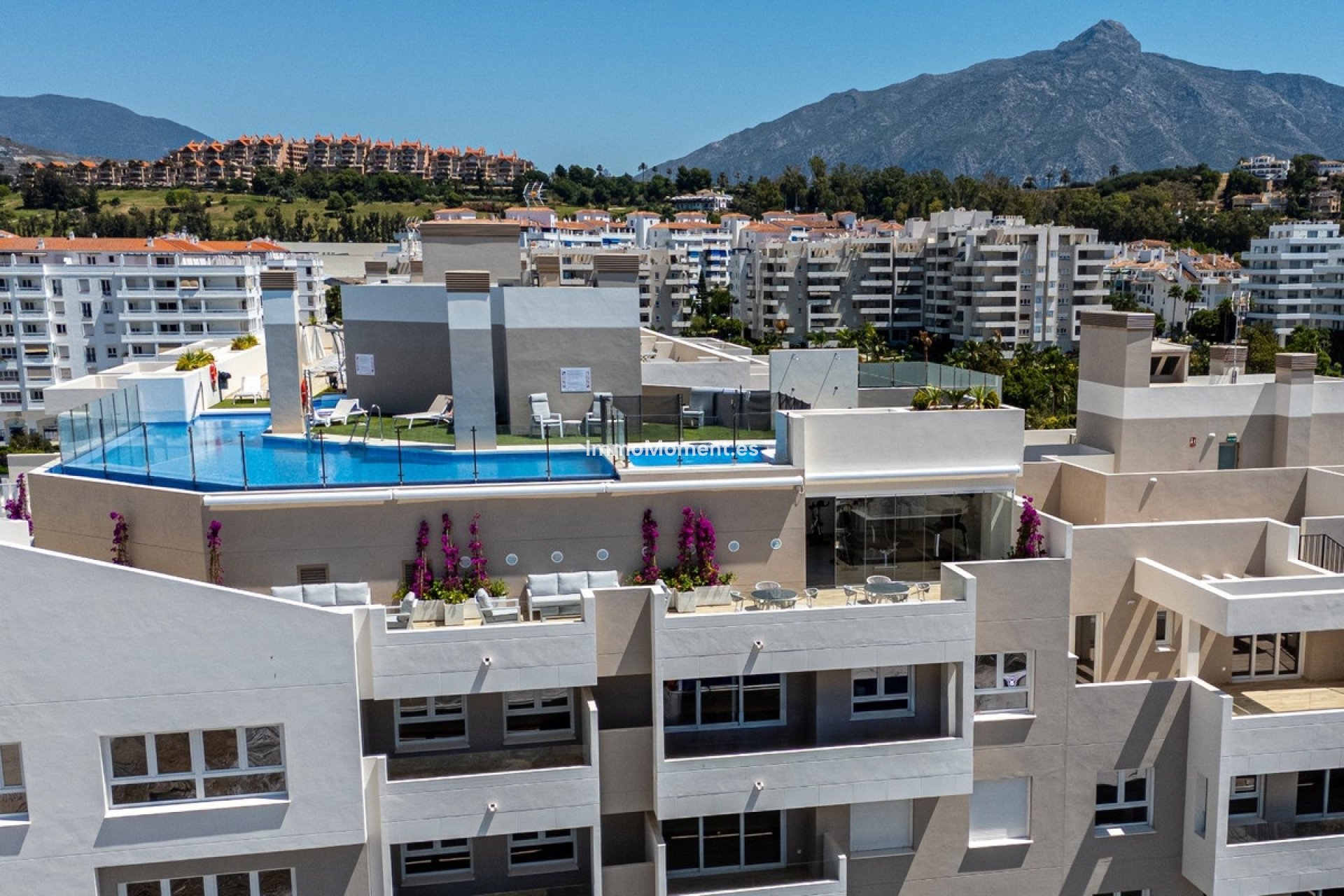 Resale - Apartment - Marbella - Nueva Andalucía