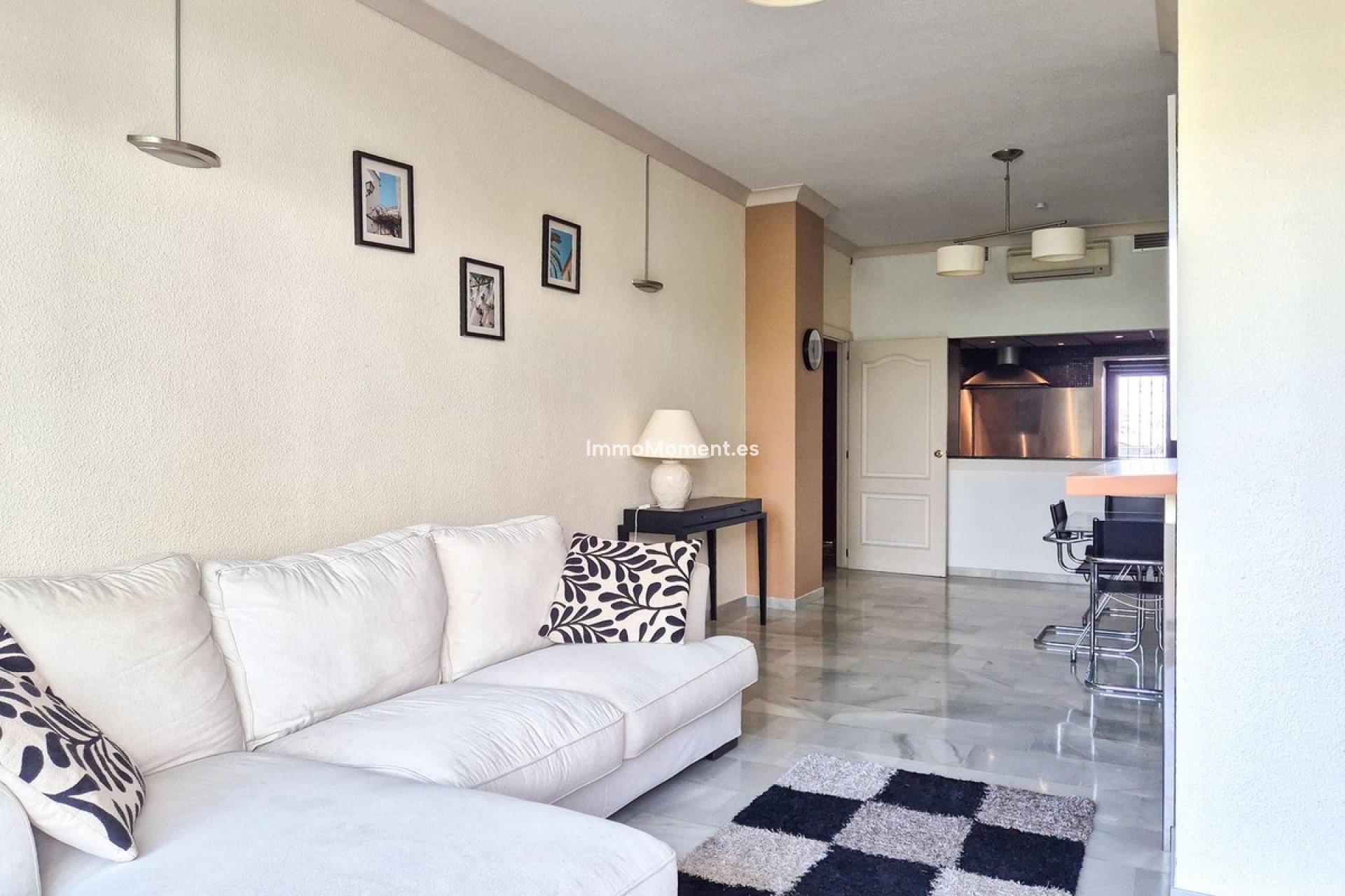 Resale - Apartment - Marbella - Nueva Andalucía