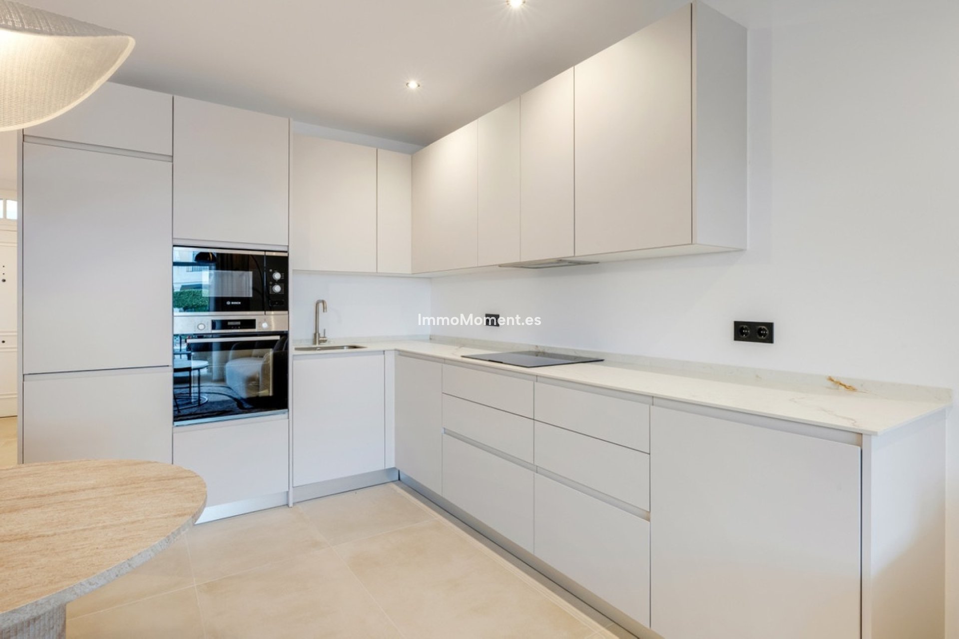 Resale - Apartment - Marbella - Nueva Andalucía