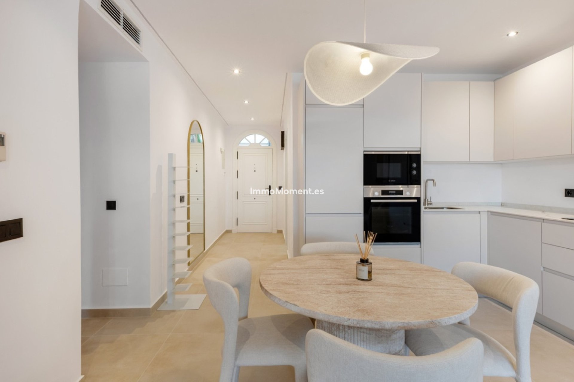 Resale - Apartment - Marbella - Nueva Andalucía