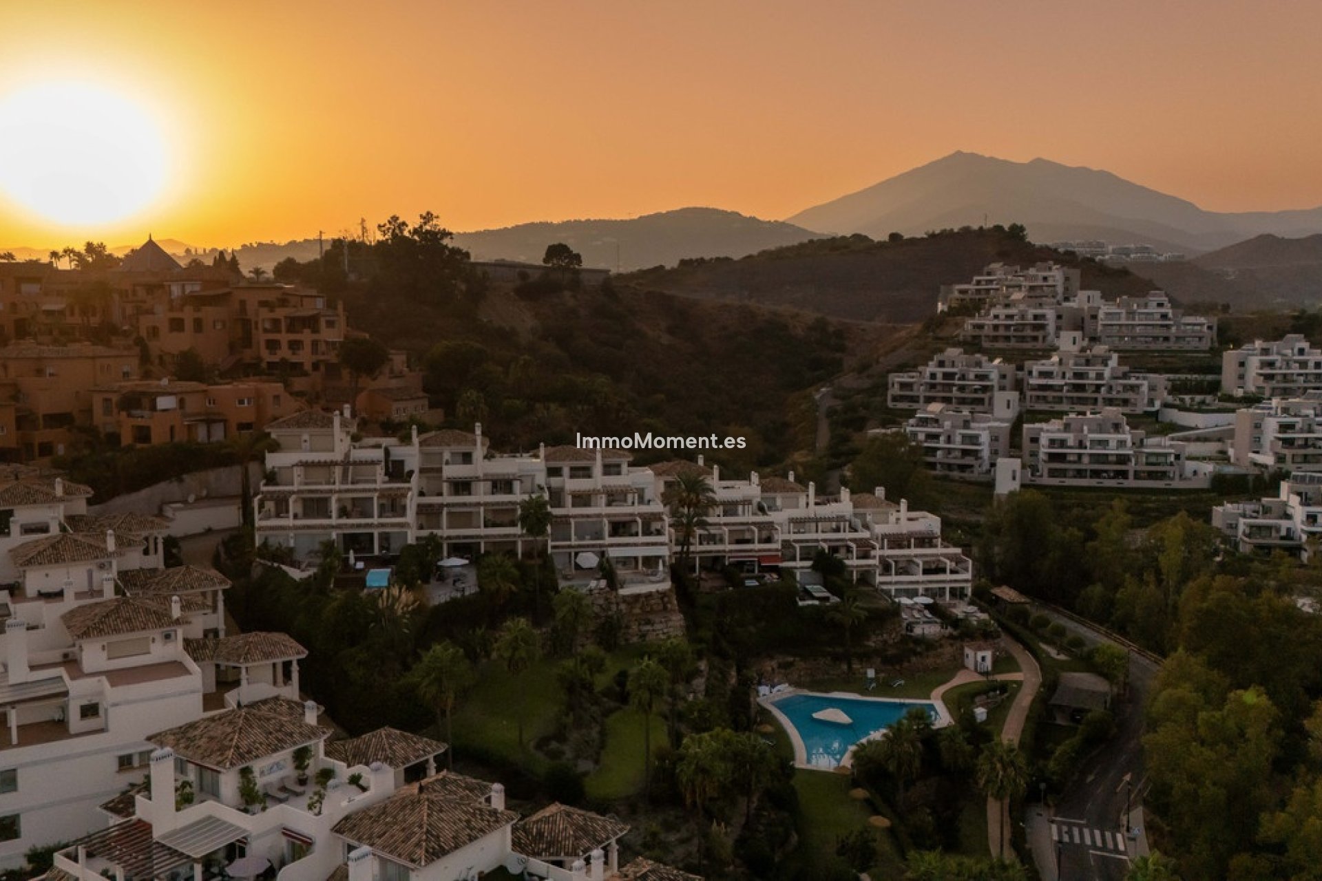 Resale - Apartment - Marbella - Nueva Andalucía