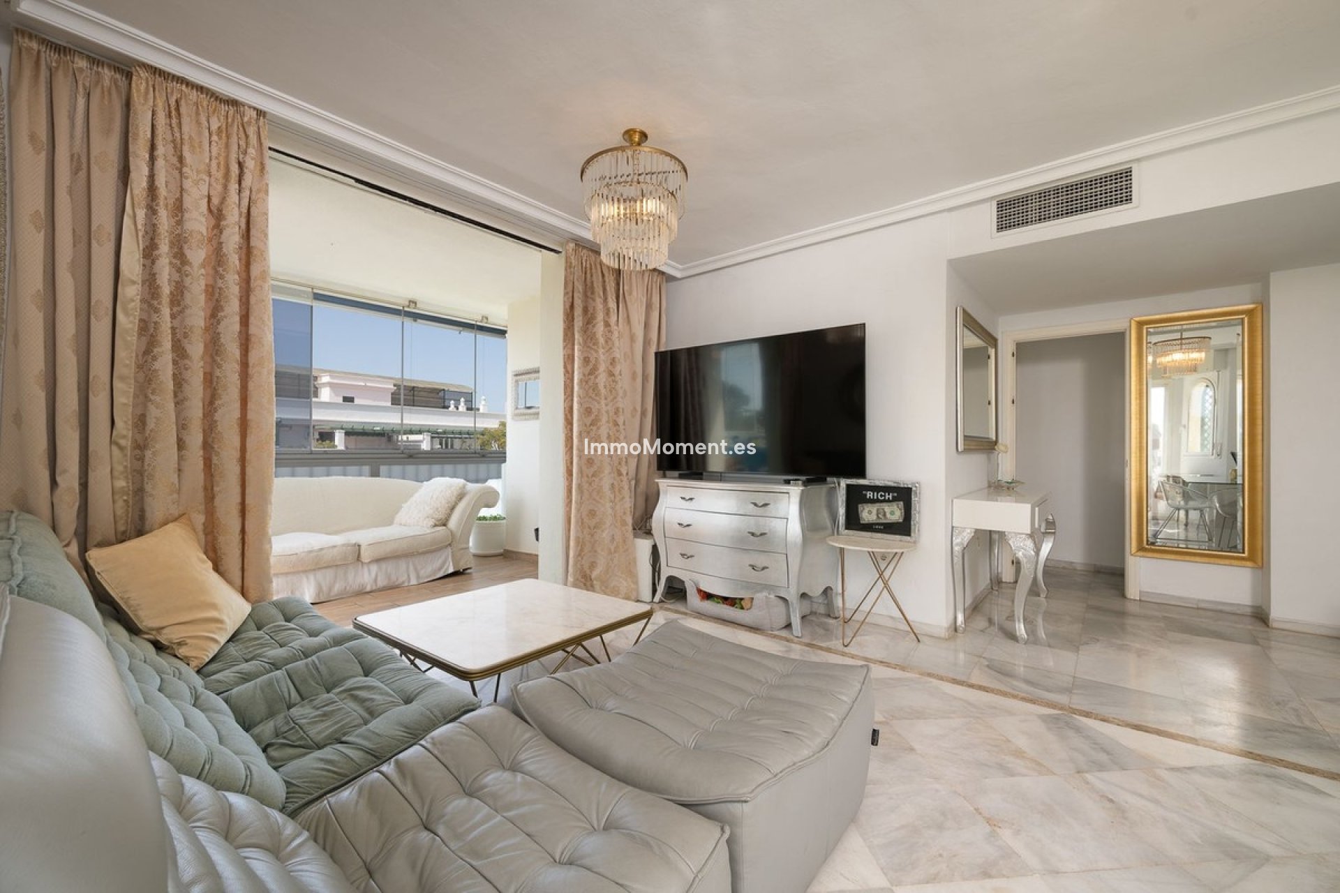 Resale - Apartment - Marbella - Nueva Andalucía