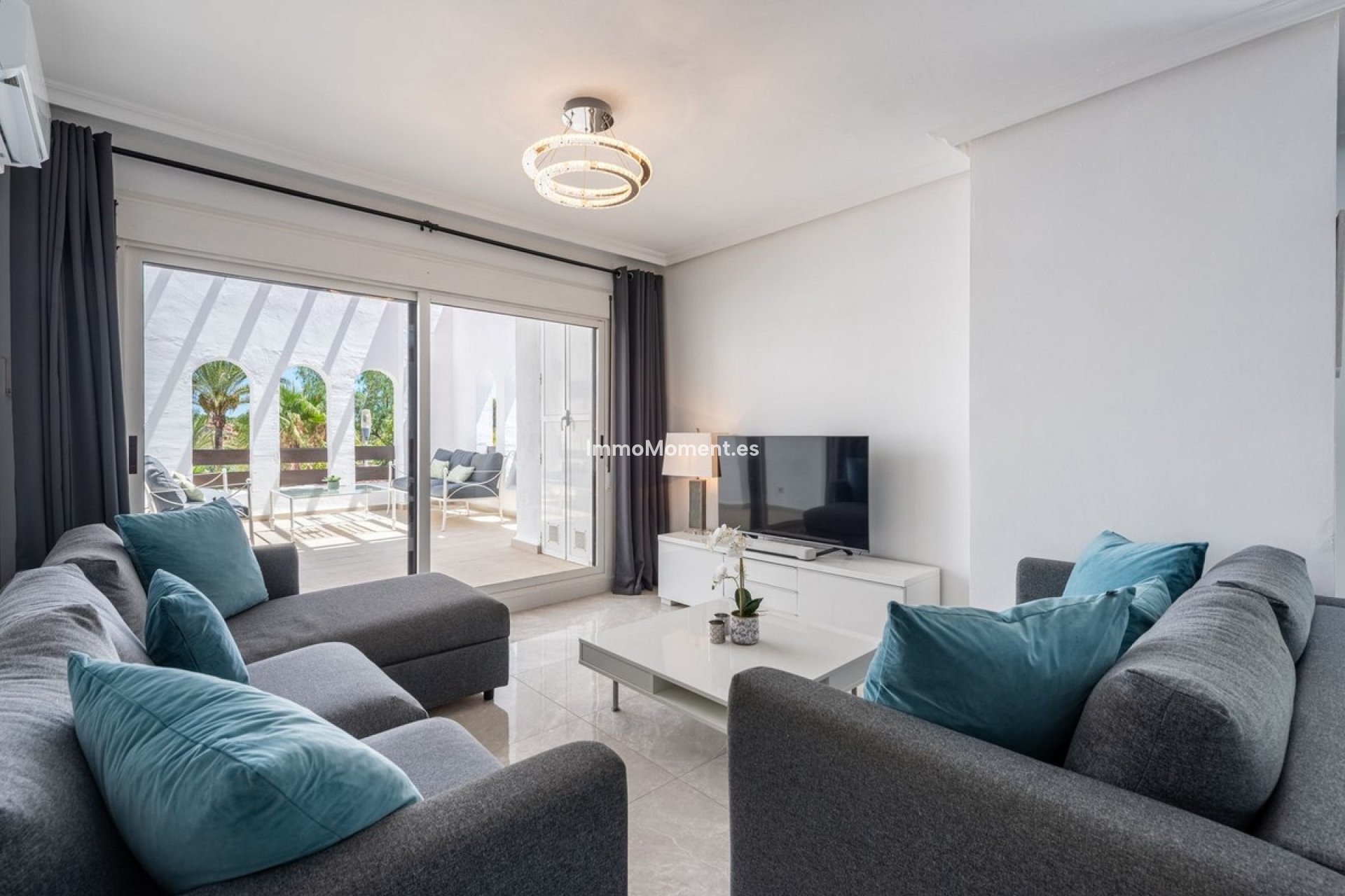 Resale - Apartment - Marbella - Nueva Andalucía